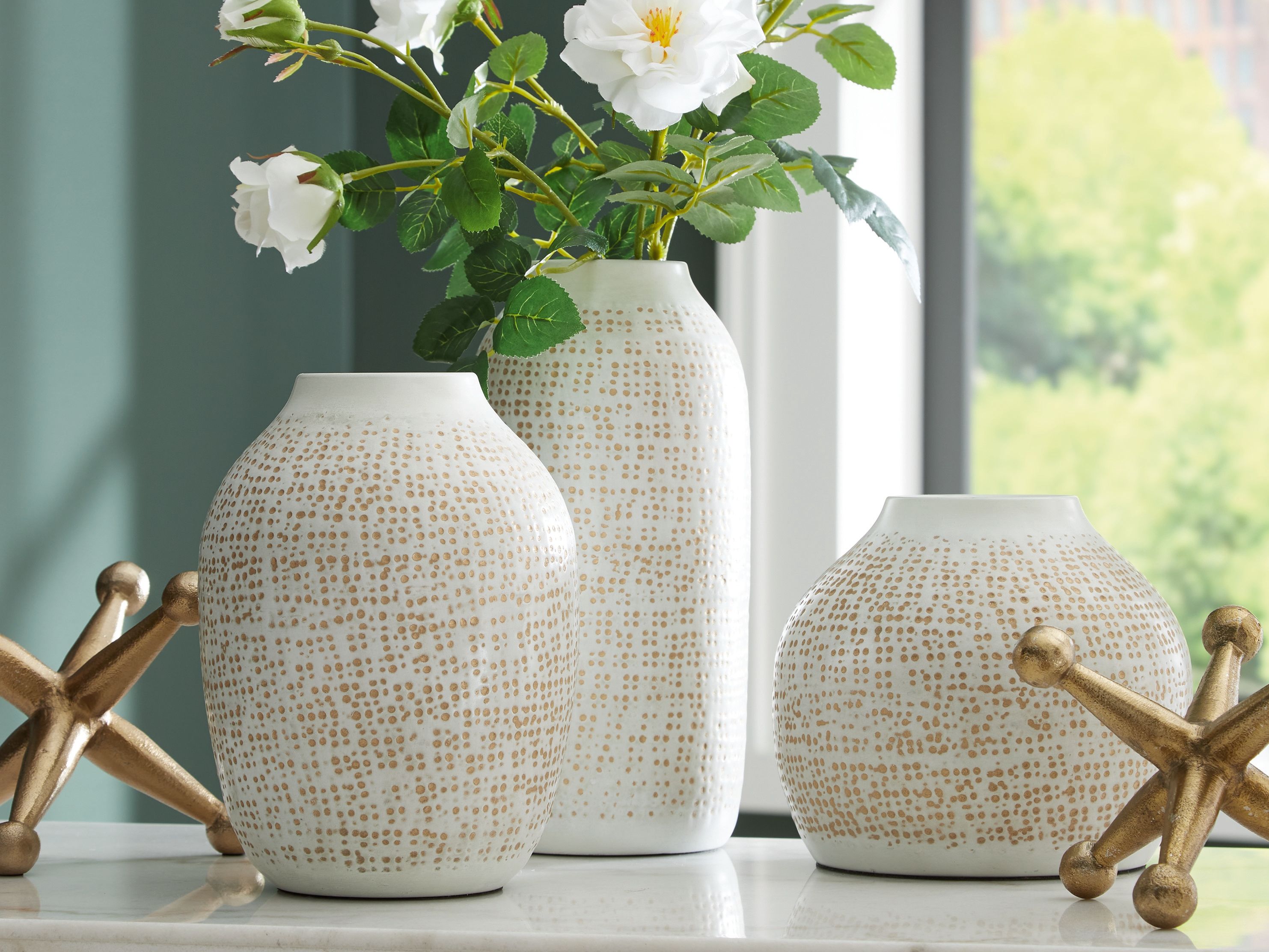 Vinburn - Accessory Set (Set of 5) - White / Gold Finish