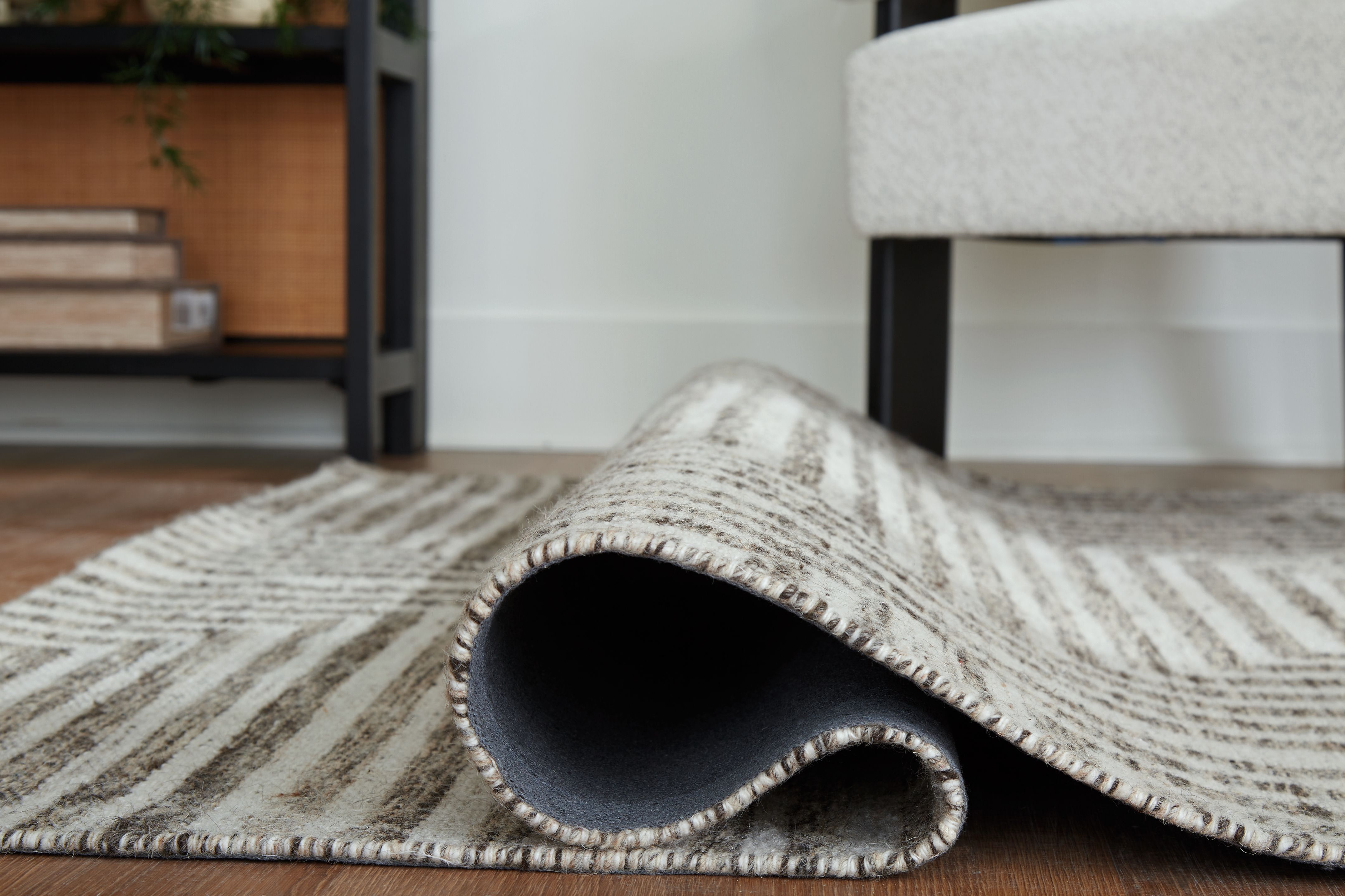 Jossen - 8' x 10' Rug - Ivory / Gray