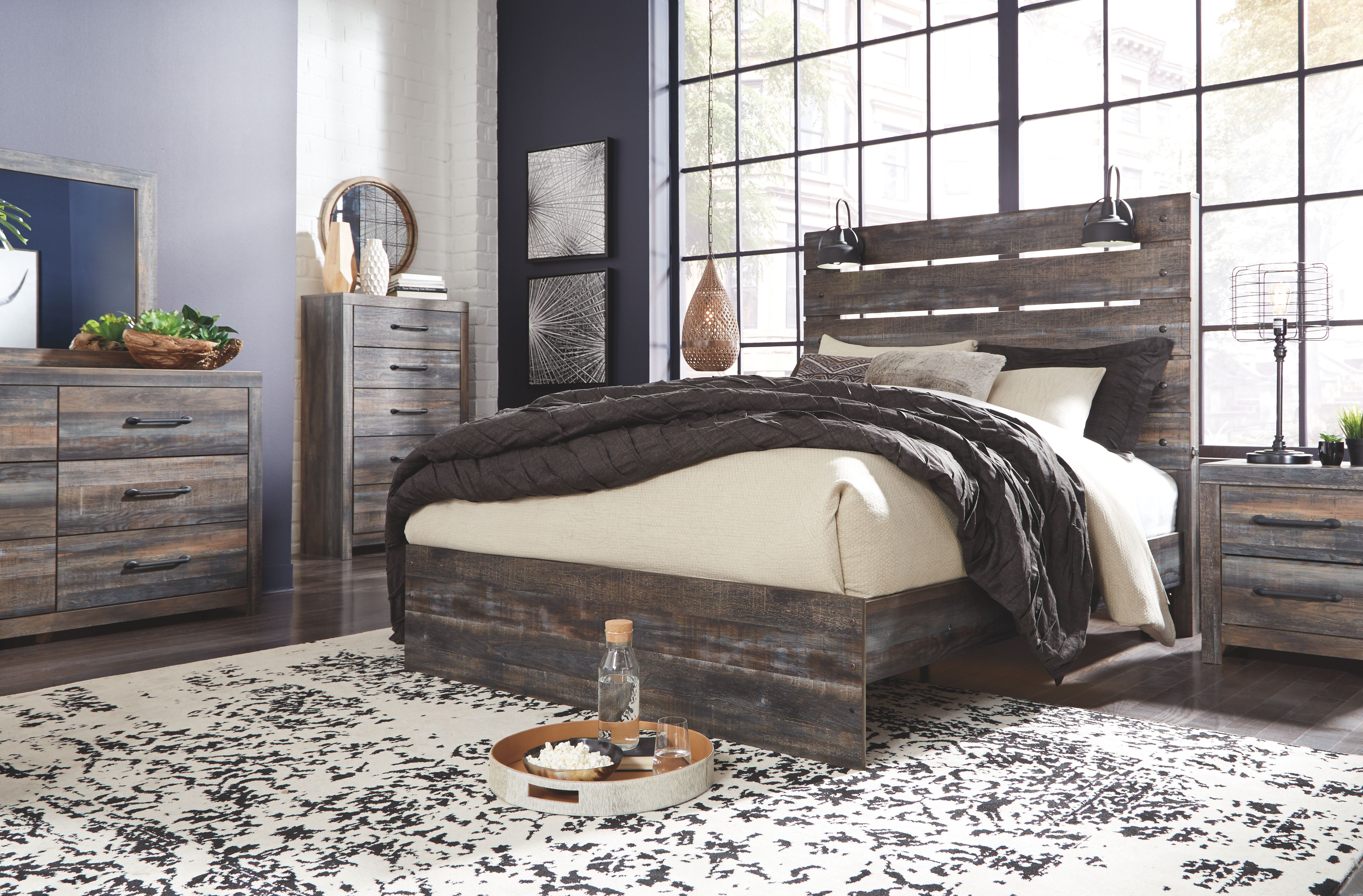 Queen · 7 Pc · Dresser, Mirror, Queen Panel Bed, 2 Nightstands