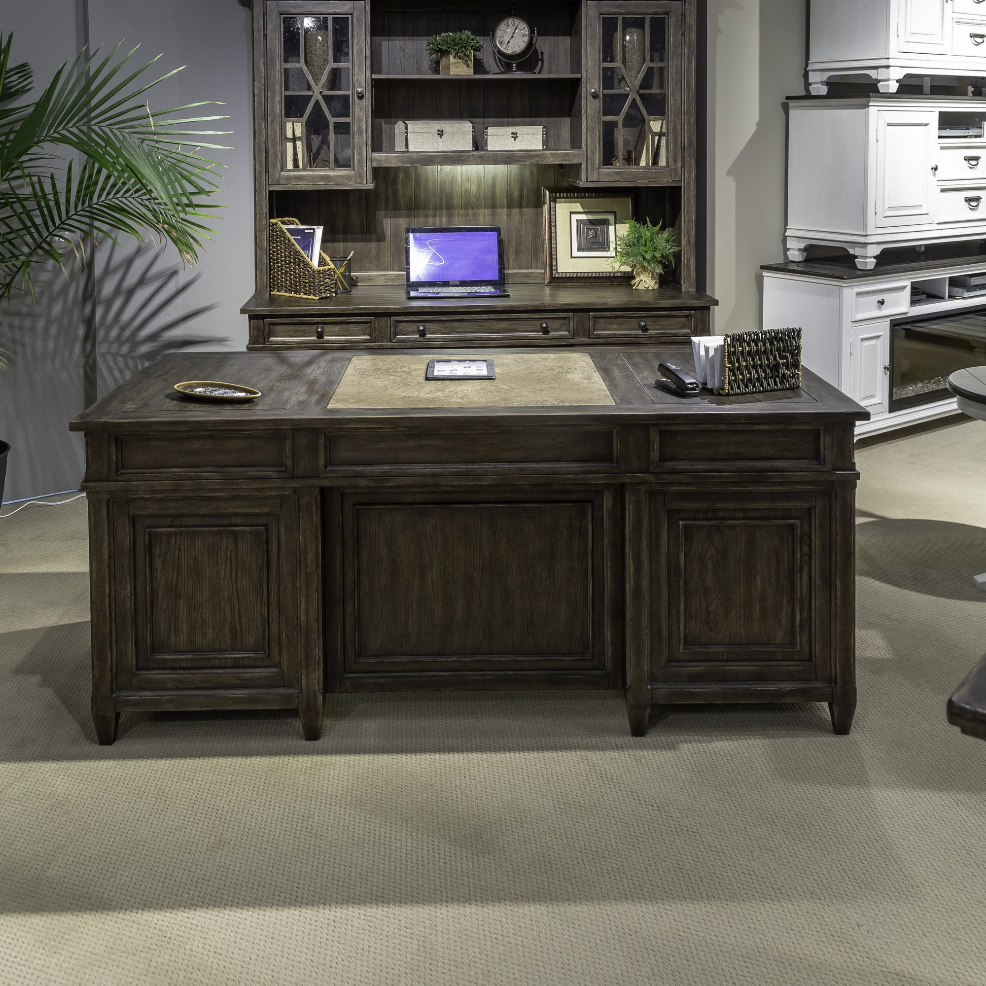 Liberty Furniture Paradise Valley - Jr Executive Desk - Saddle Brown