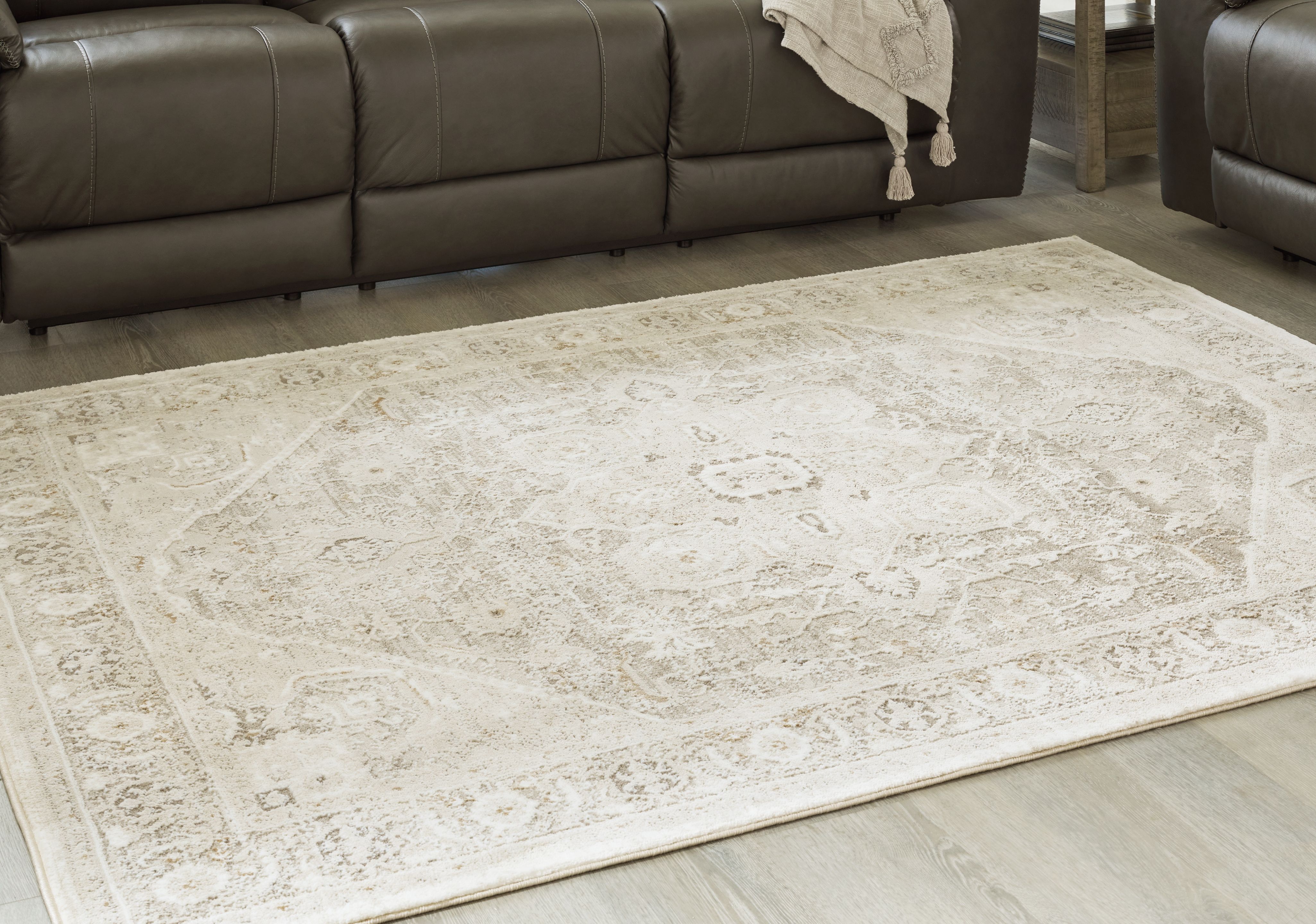 Gatwell - 5' x 7' Rug - Ivory / Gray / Tan