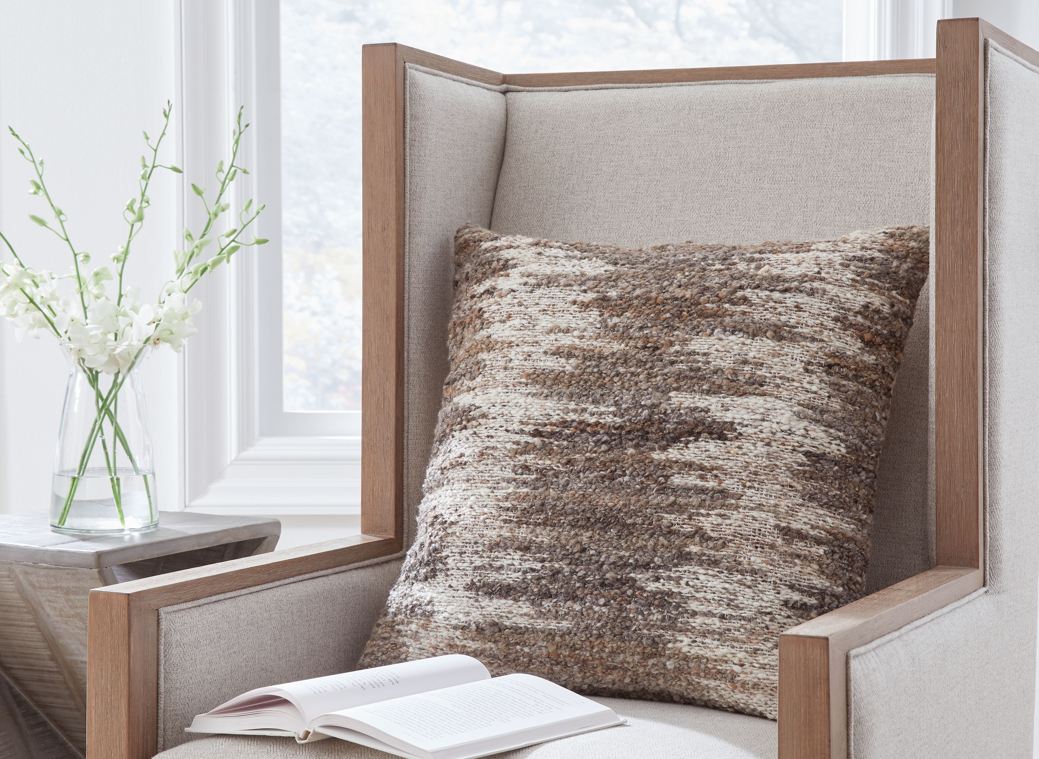 Nealton - Pillow (Set of 4) - Brown / White