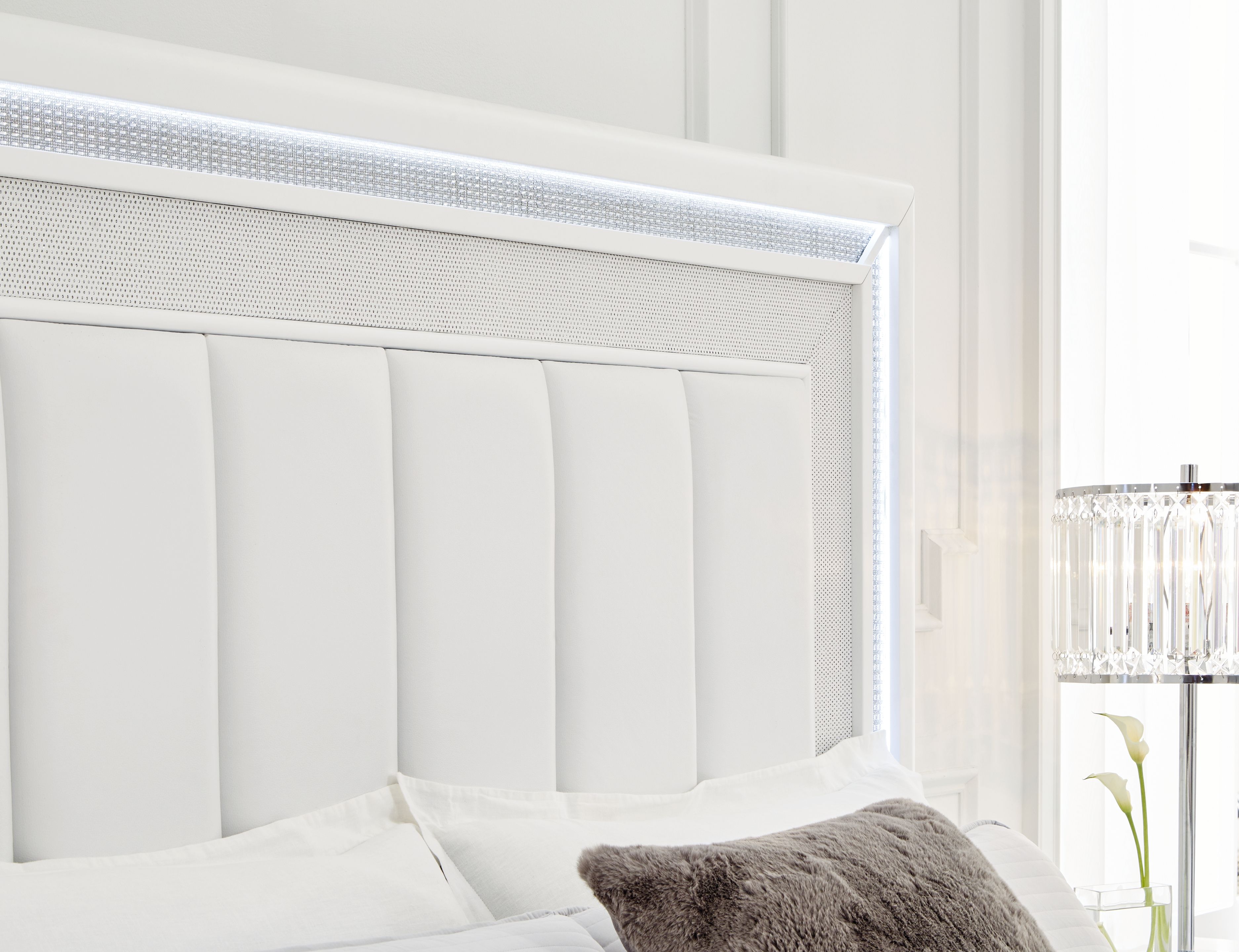 Chalanna - King Upholstered Storage Bed - White