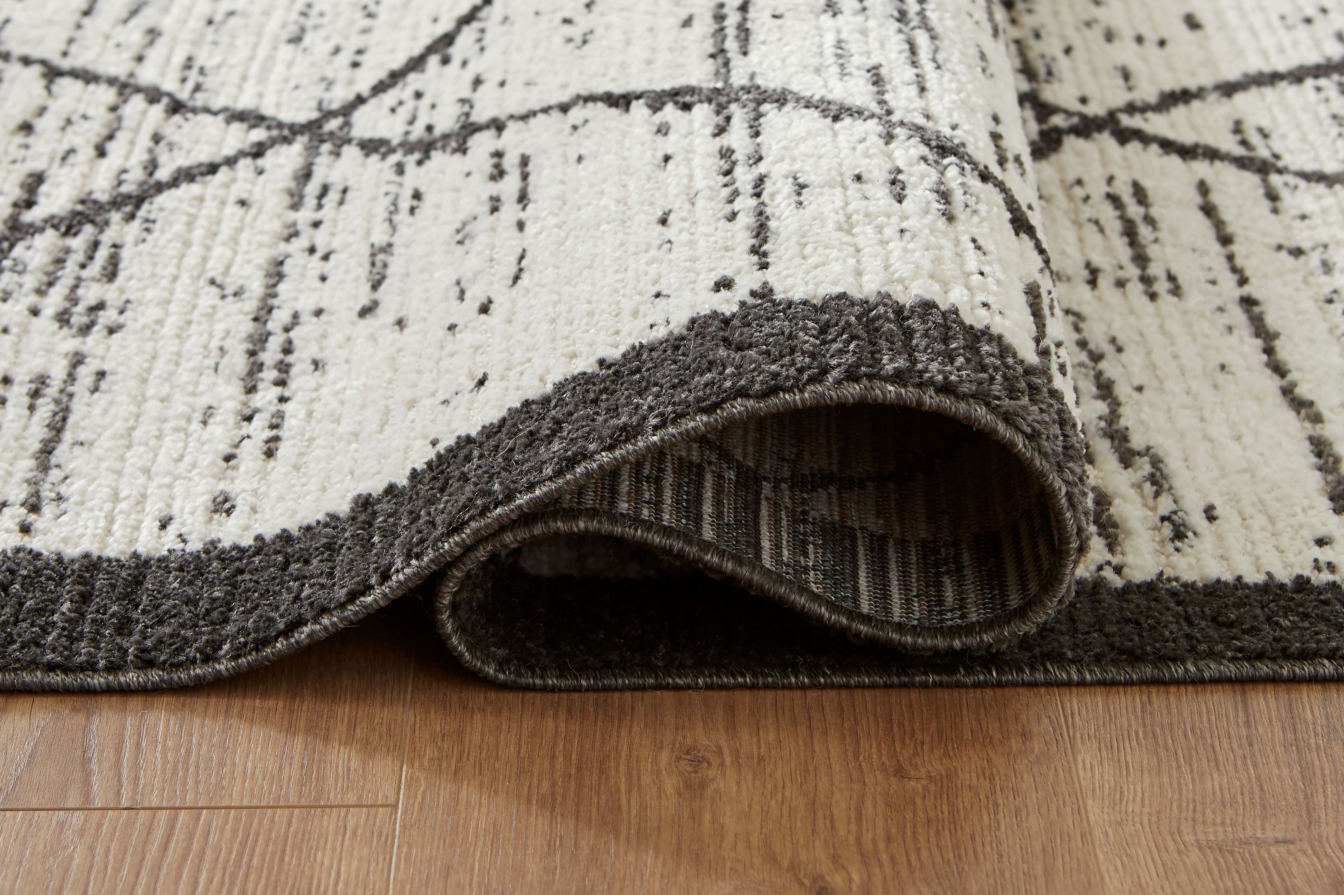 Fenriston - 5' x 8' Rug - Cream / Black