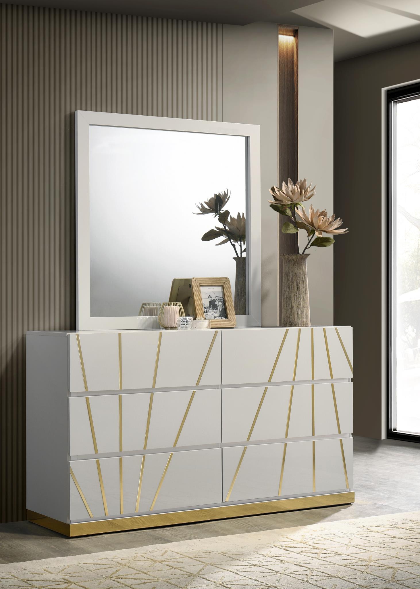 B205 - 3 Piece Bedroom Set (Queen Bed, Dresser, Mirror)