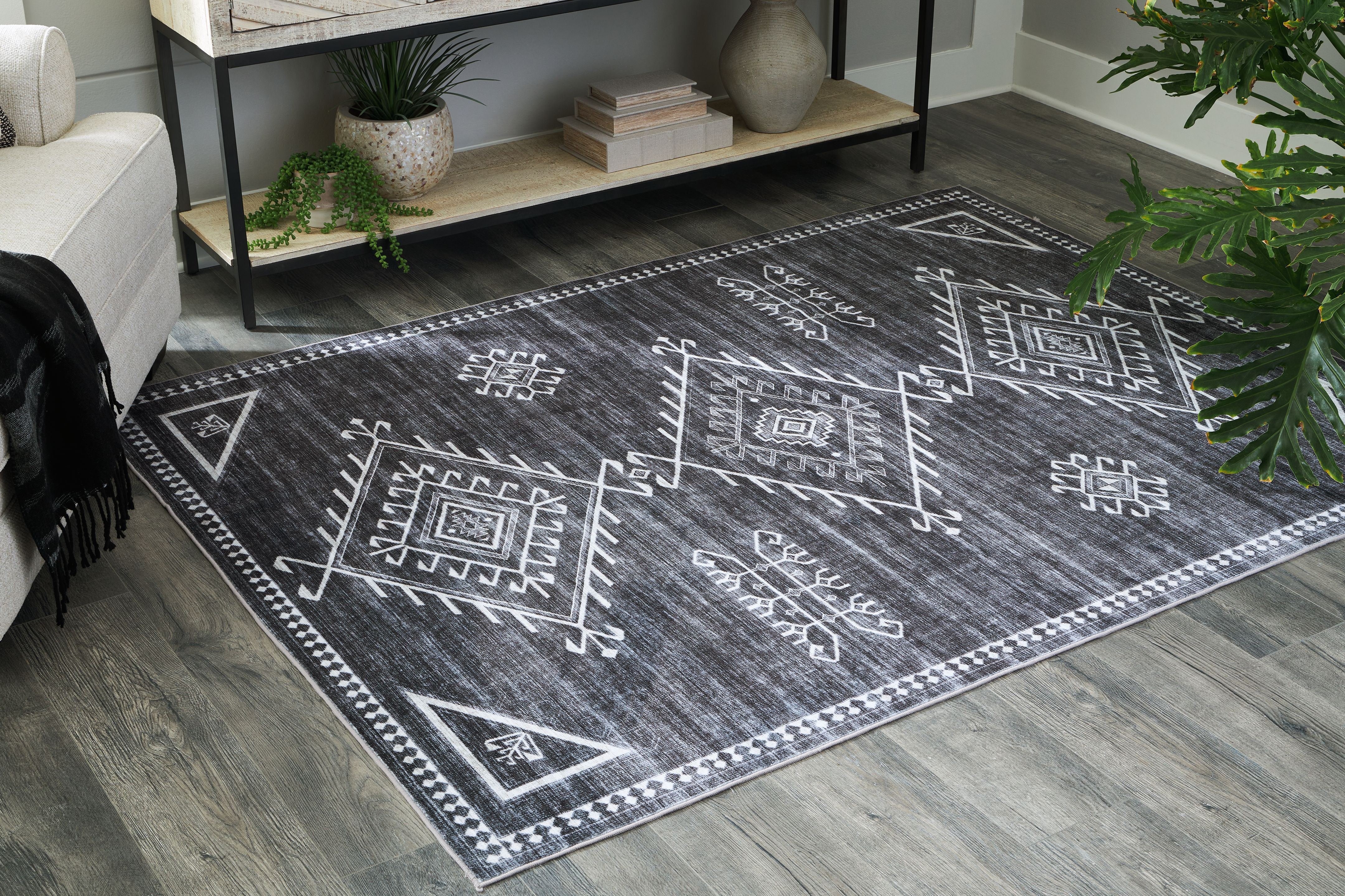 Arloman - 5' x 7' Rug - Black / Cream / Gray