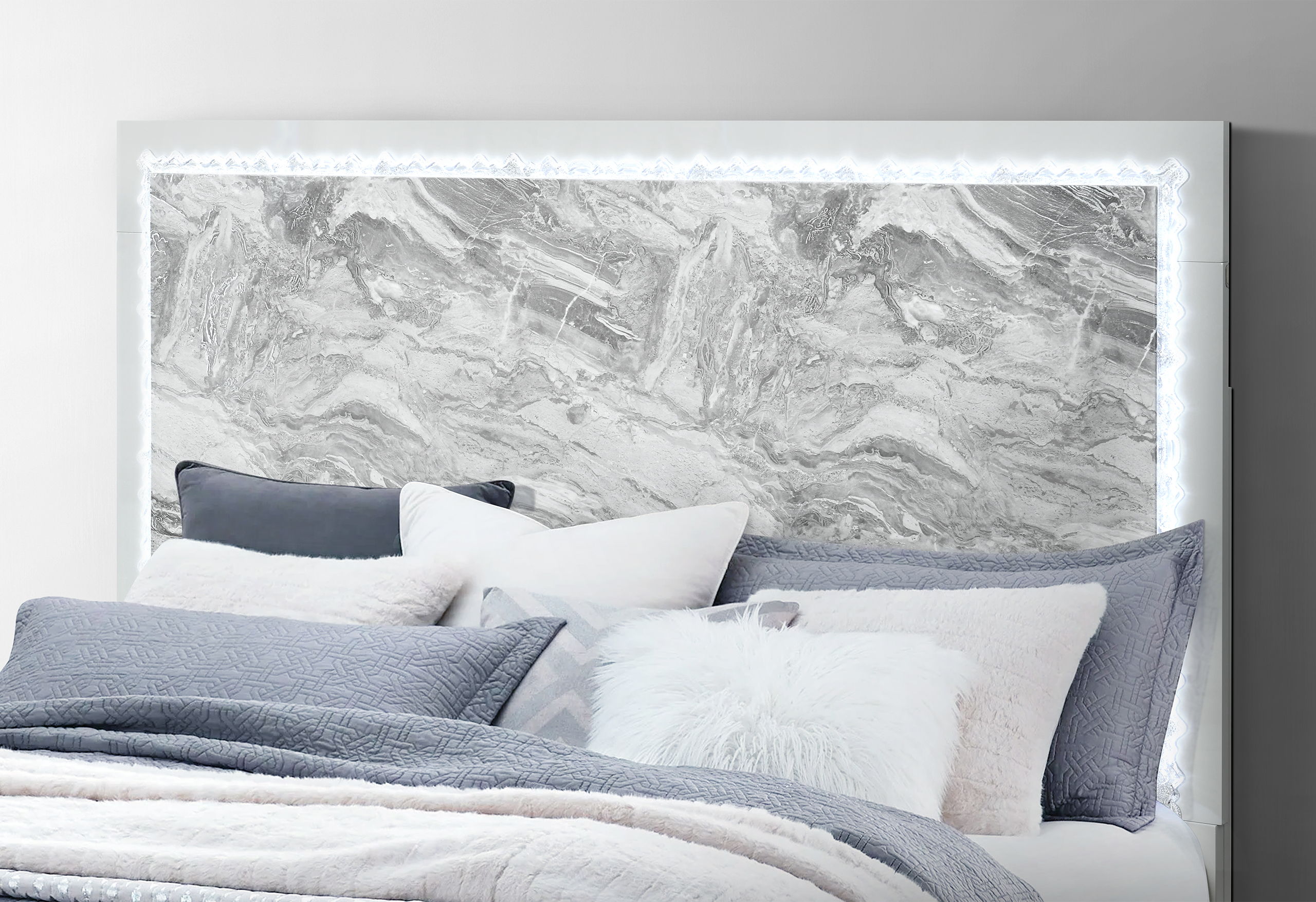 Naomi - 5 Piece Full Bedroom Set - Silver