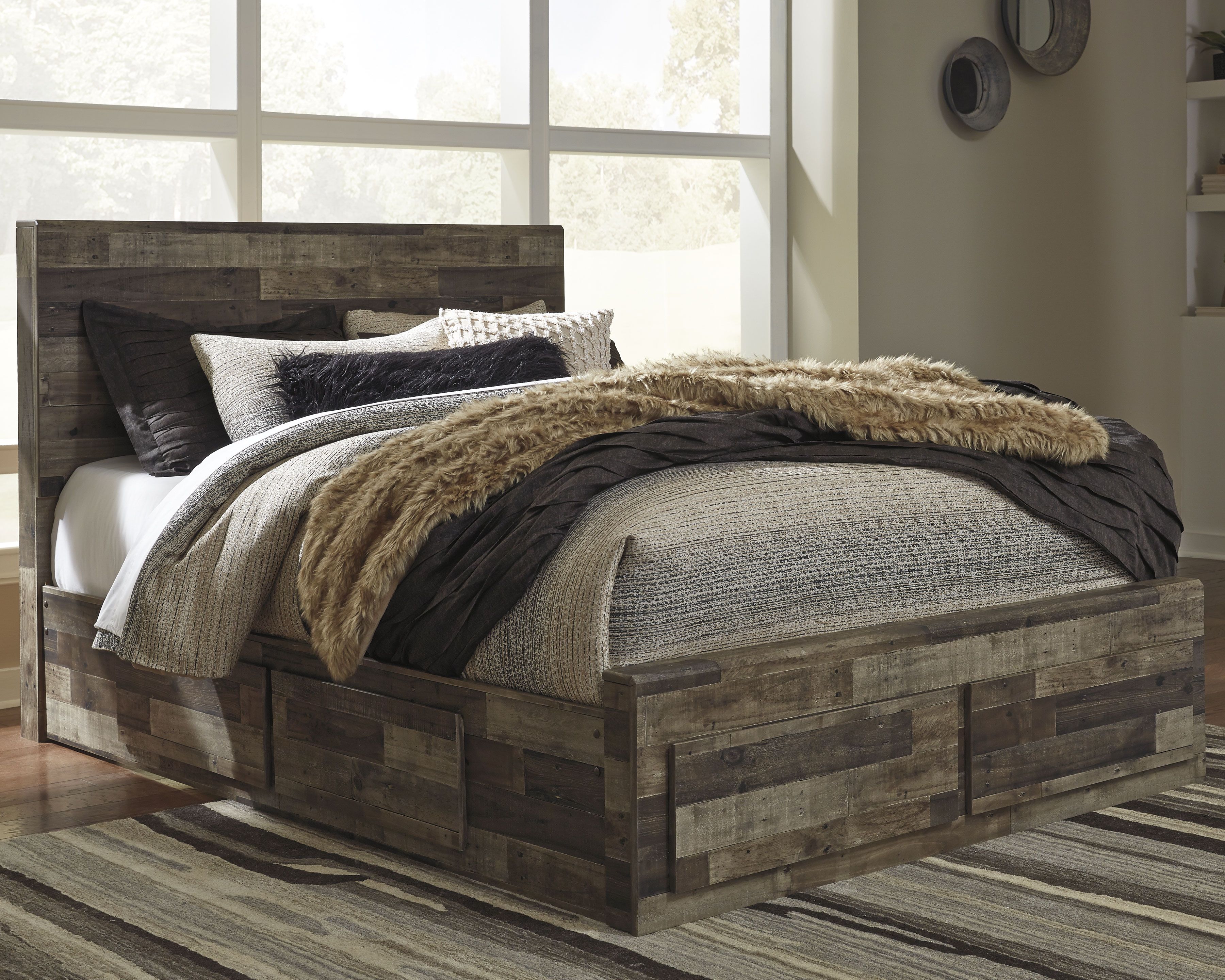 Derekson - Queen Panel Bed With 4 Storage Drawers - Multi Gray
