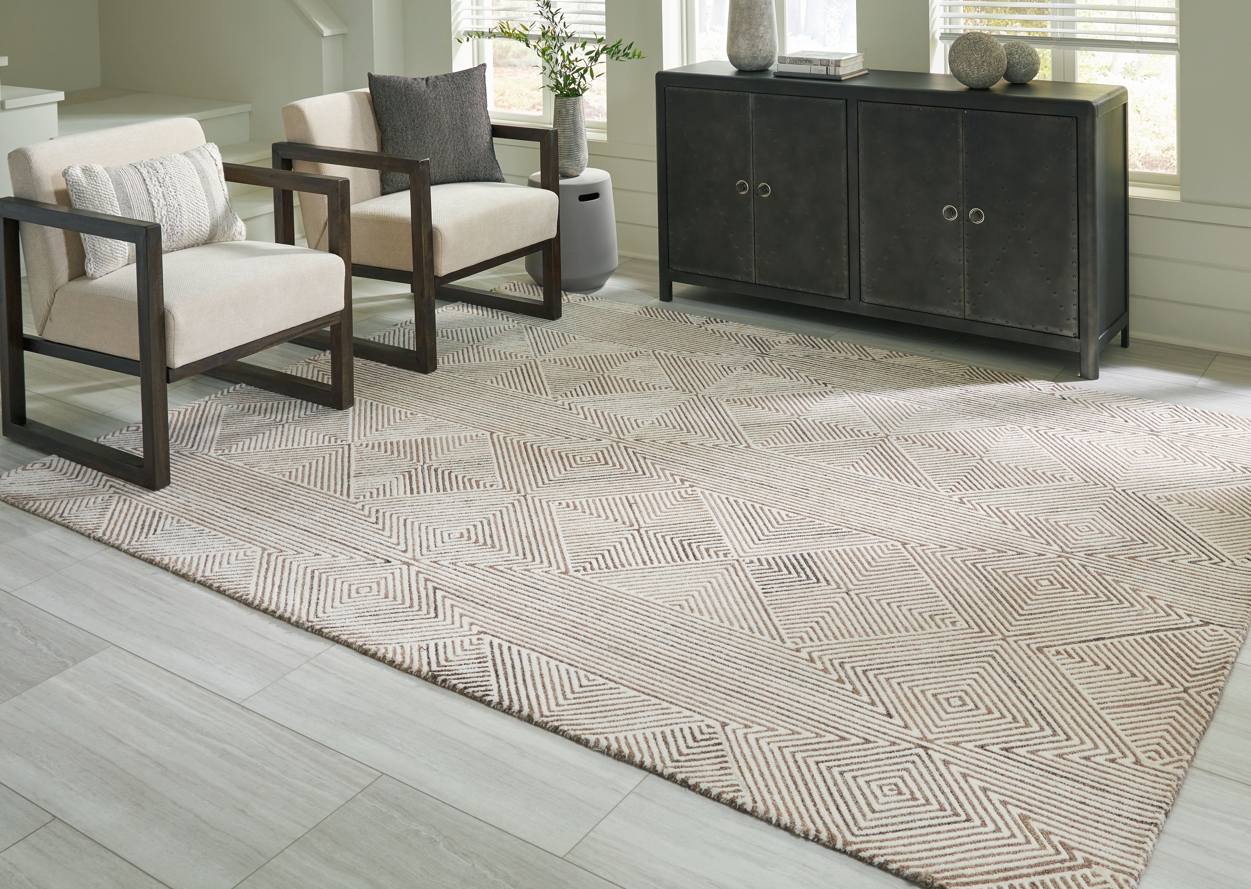 Jadott - 8' x 10' Rug - Beige / Brown