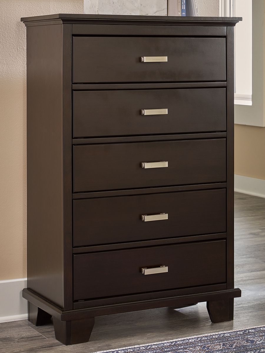 Ashley Furniture Covetown - Five Drawer Chest - Dark Brown - Image 5