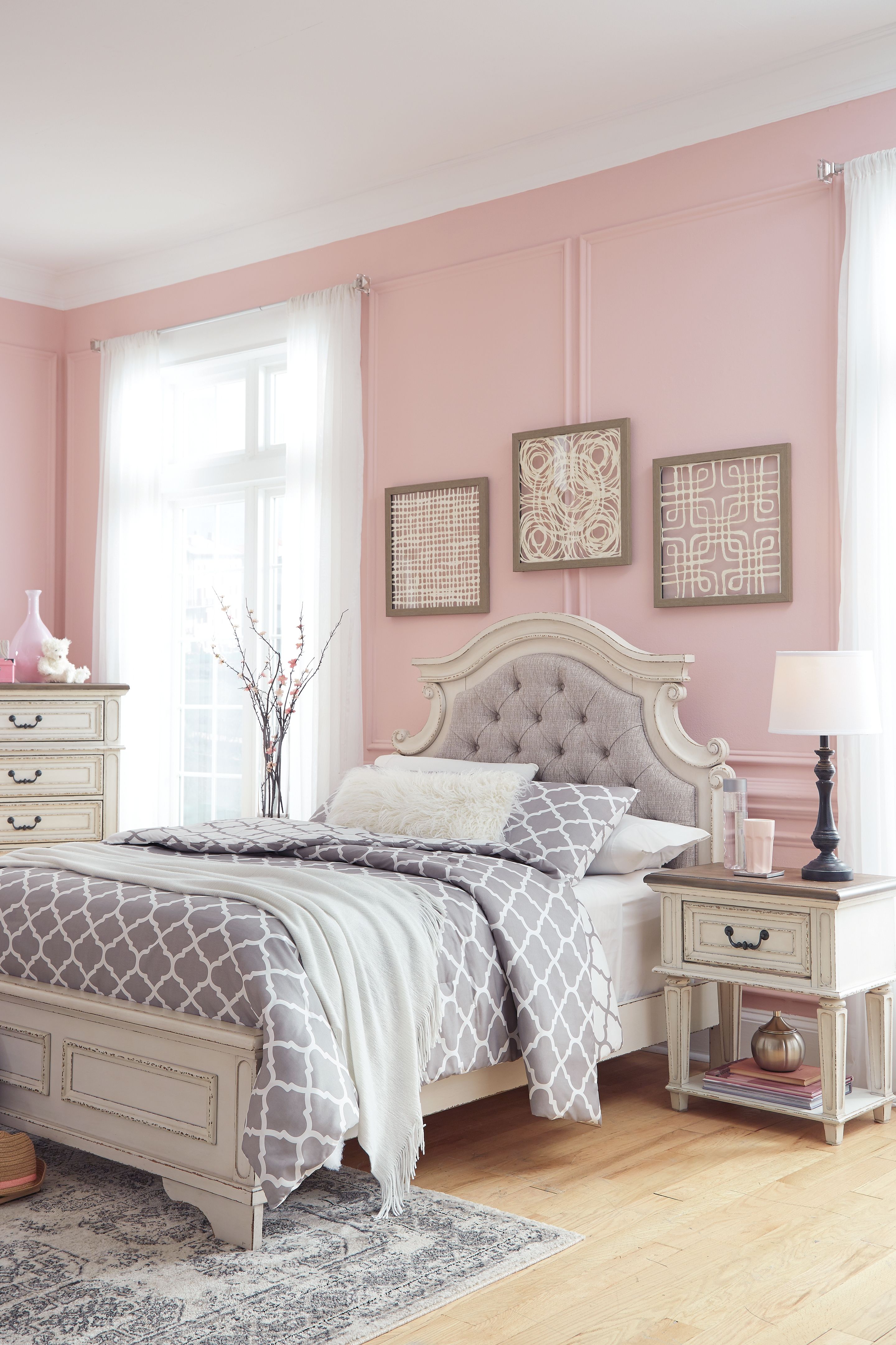 Ashley Furniture Realyn - Full Panel Bed - Chipped White - Image 8