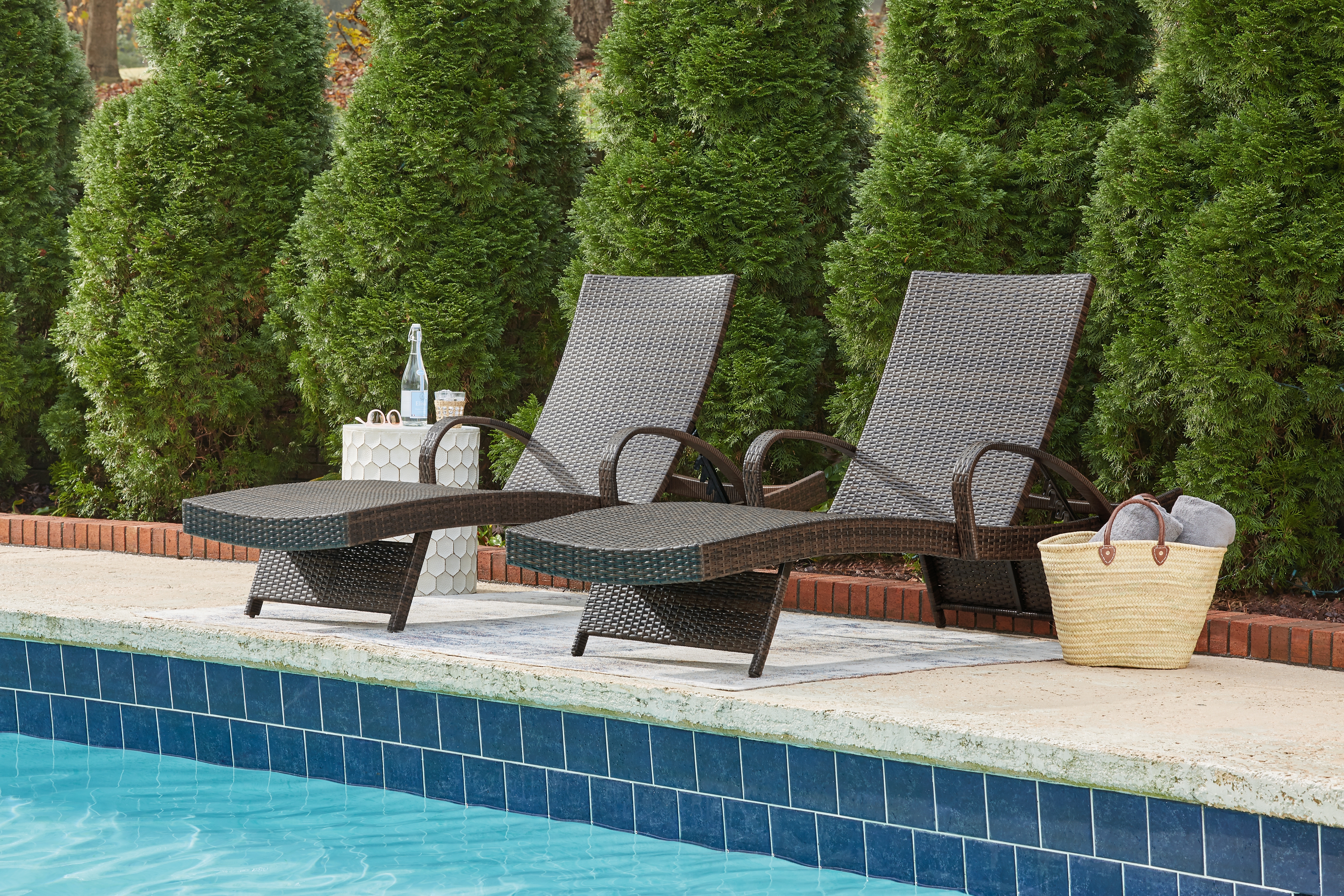 Buy Ashley Furniture Chairs | P283815