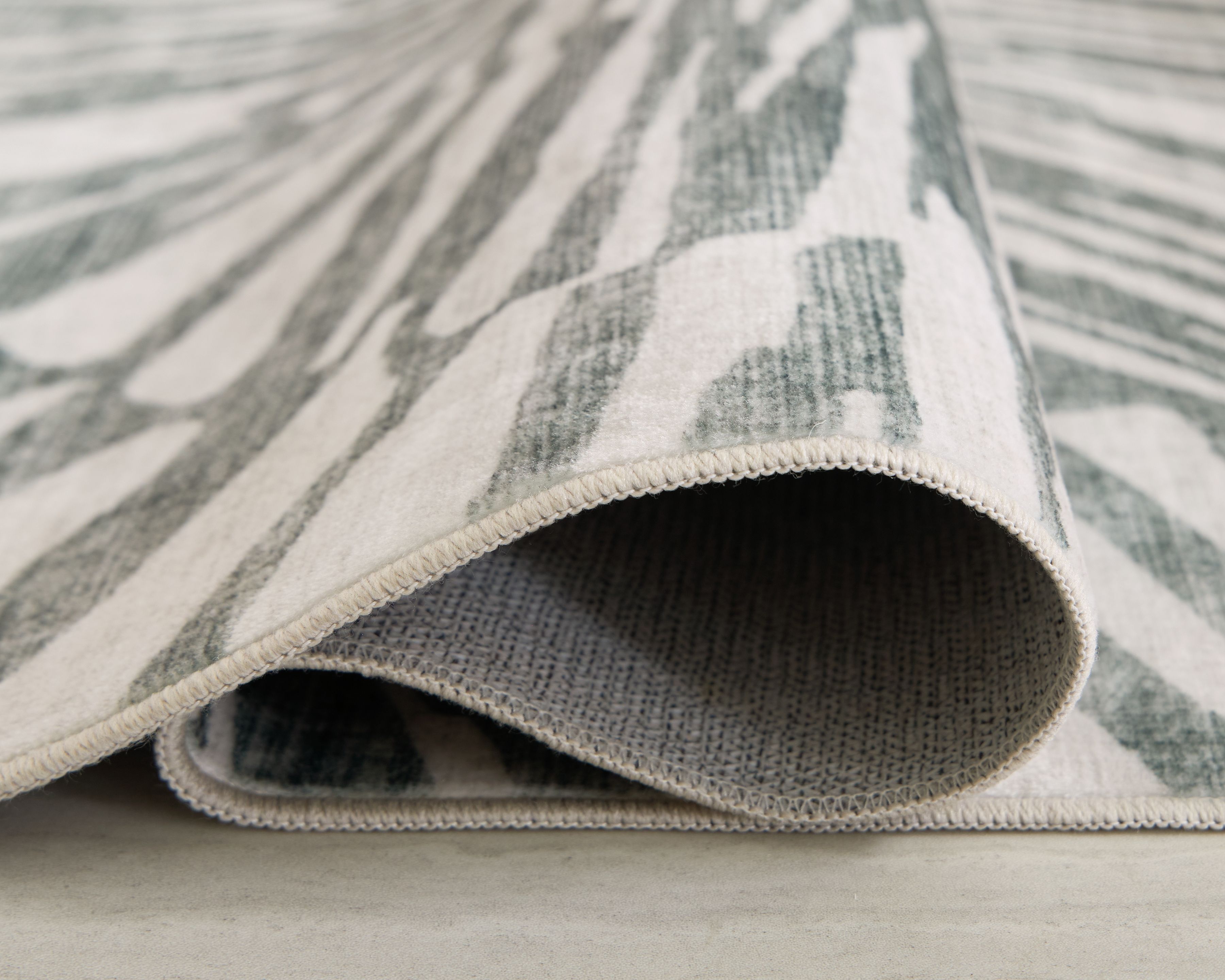 Verland - 8' x 10' Washable Rug - Gray / White