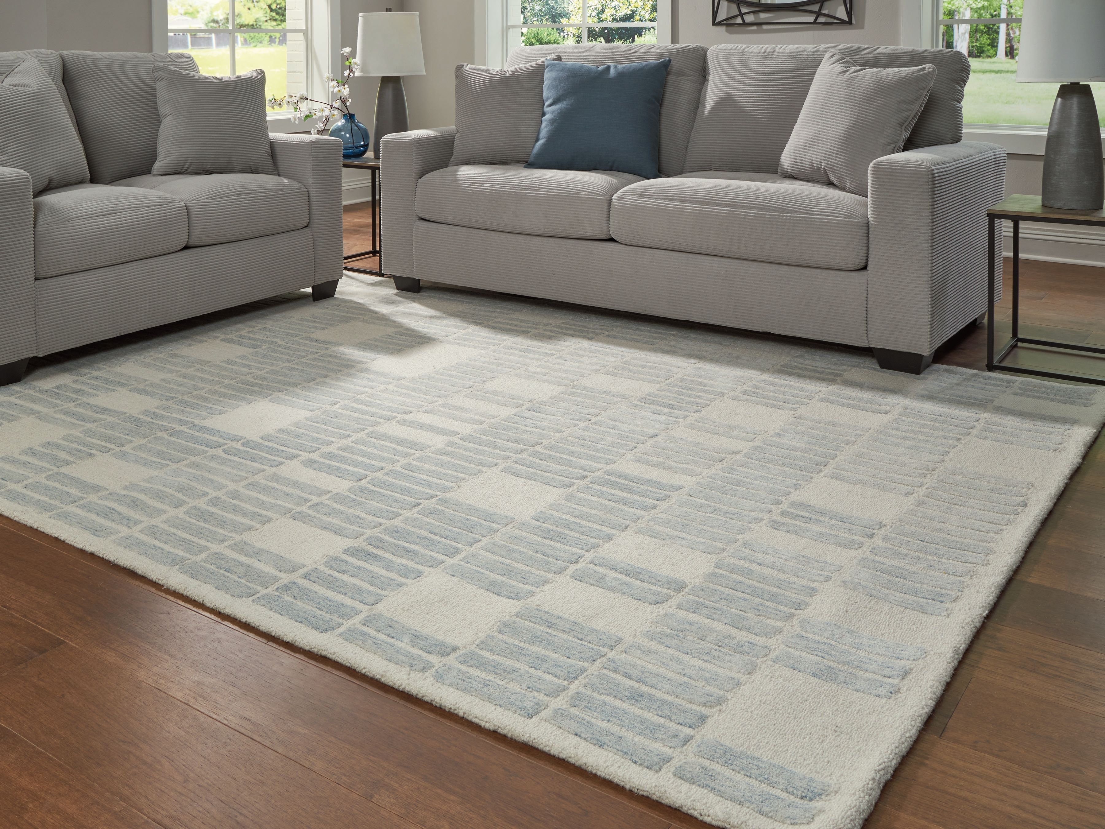 Dylanton - 8' x 10' Rug - Ivory / Blue