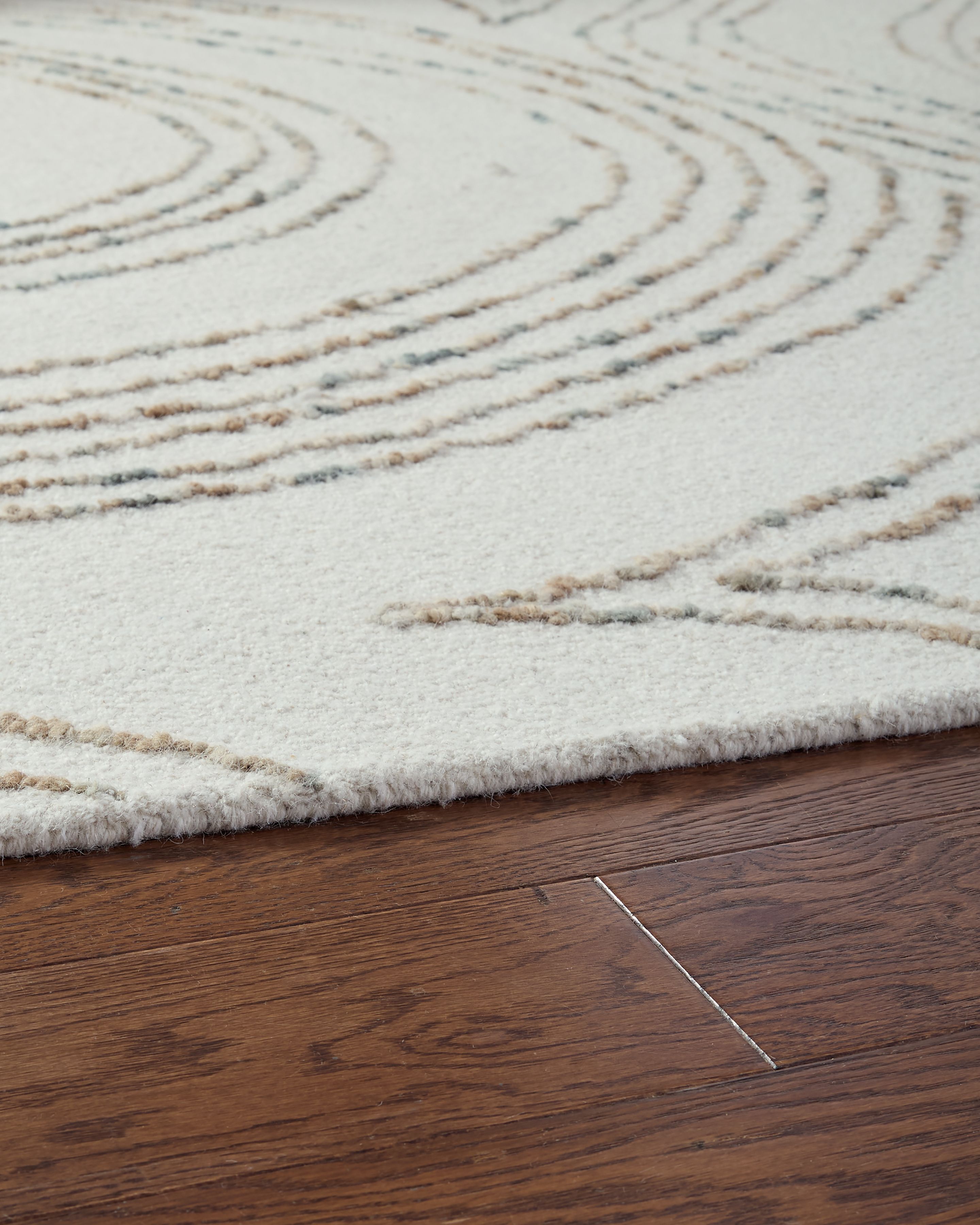 Deenbury - 5' x 7' Rug - Ivory / Green / Brown