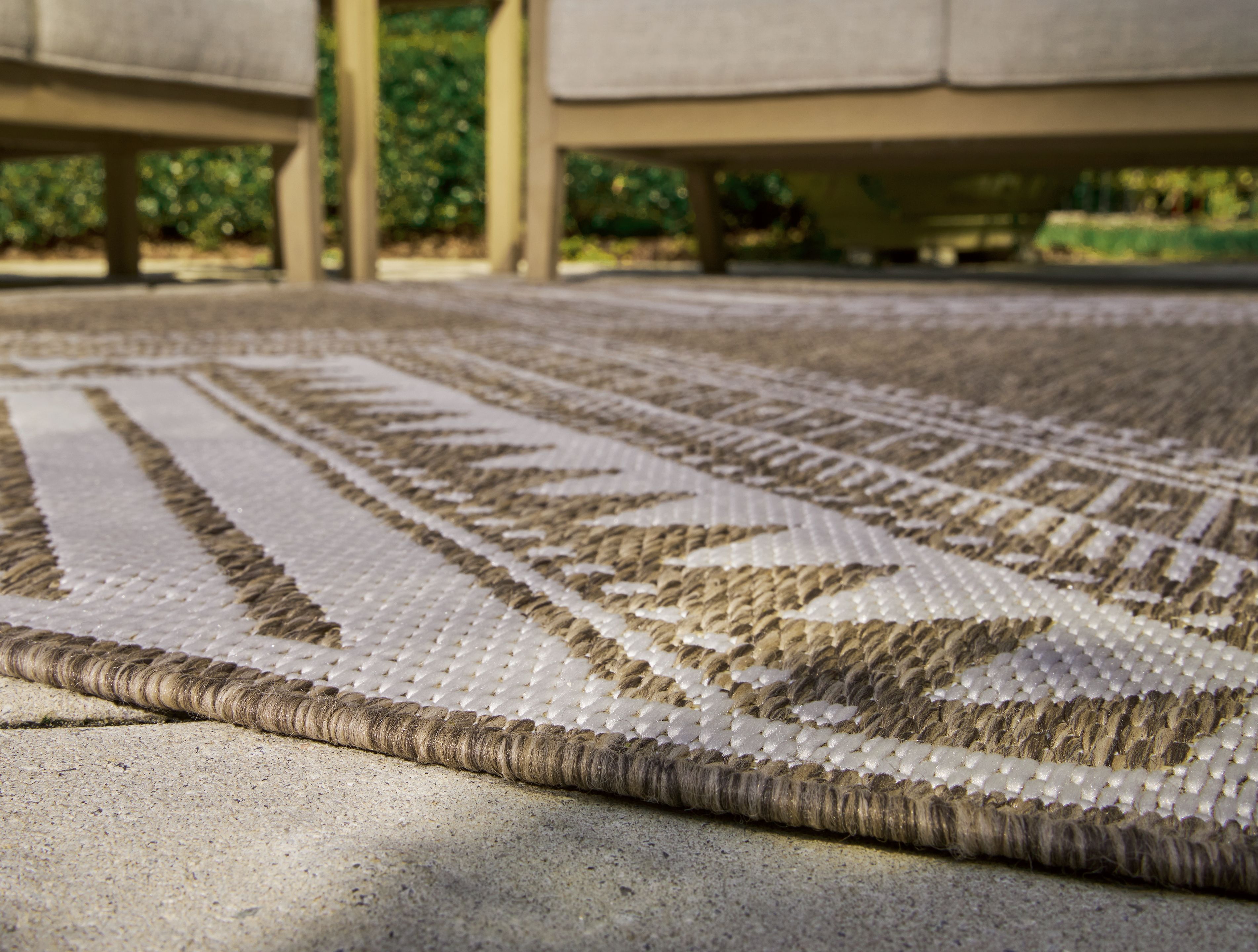 Dunsler - 8' x 10' Rug - Brown / Cream