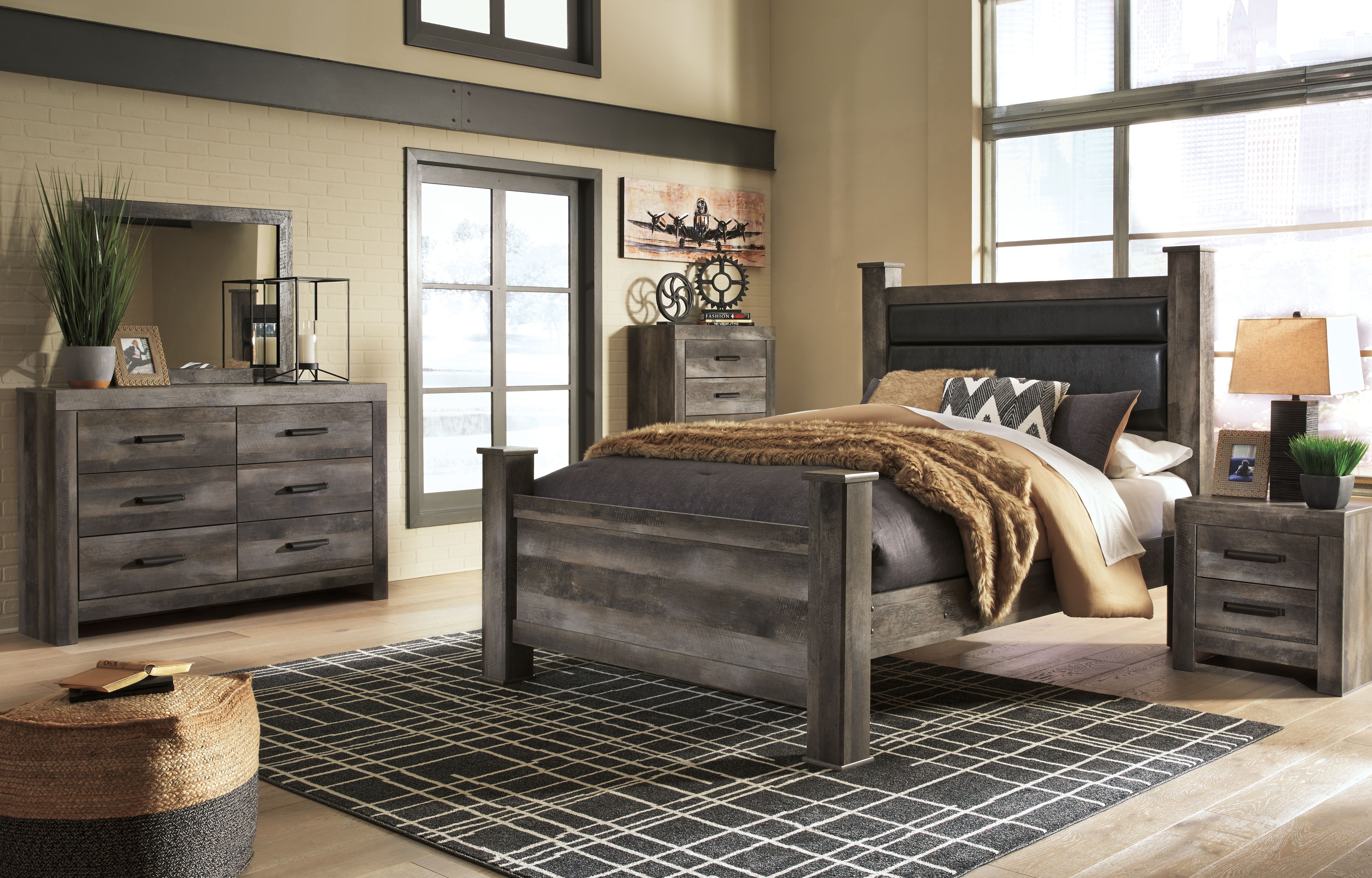 Queen · 6 Pc · Dresser, Mirror, Queen Upholstered Poster Bed