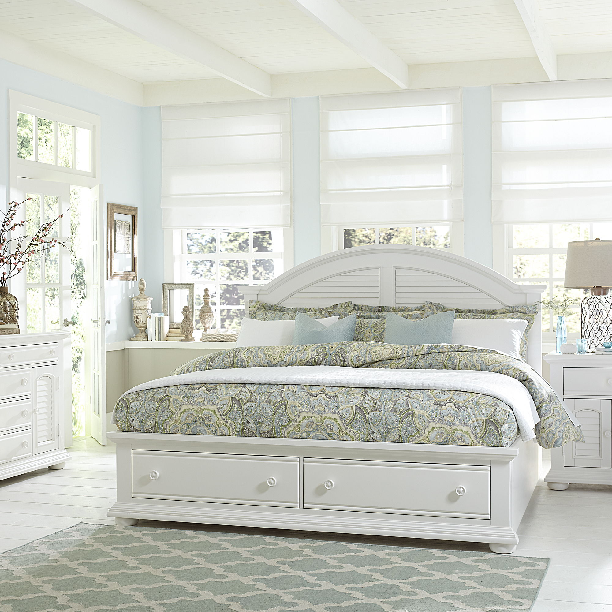 Liberty Furniture Summer House - 5 Piece Bedroom Set (King Storage Bed, Dresser & Mirror, Chest, Nightstand) - White