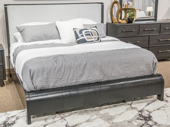 Haldenwick – Queen Panel Footboard With Slats – Black