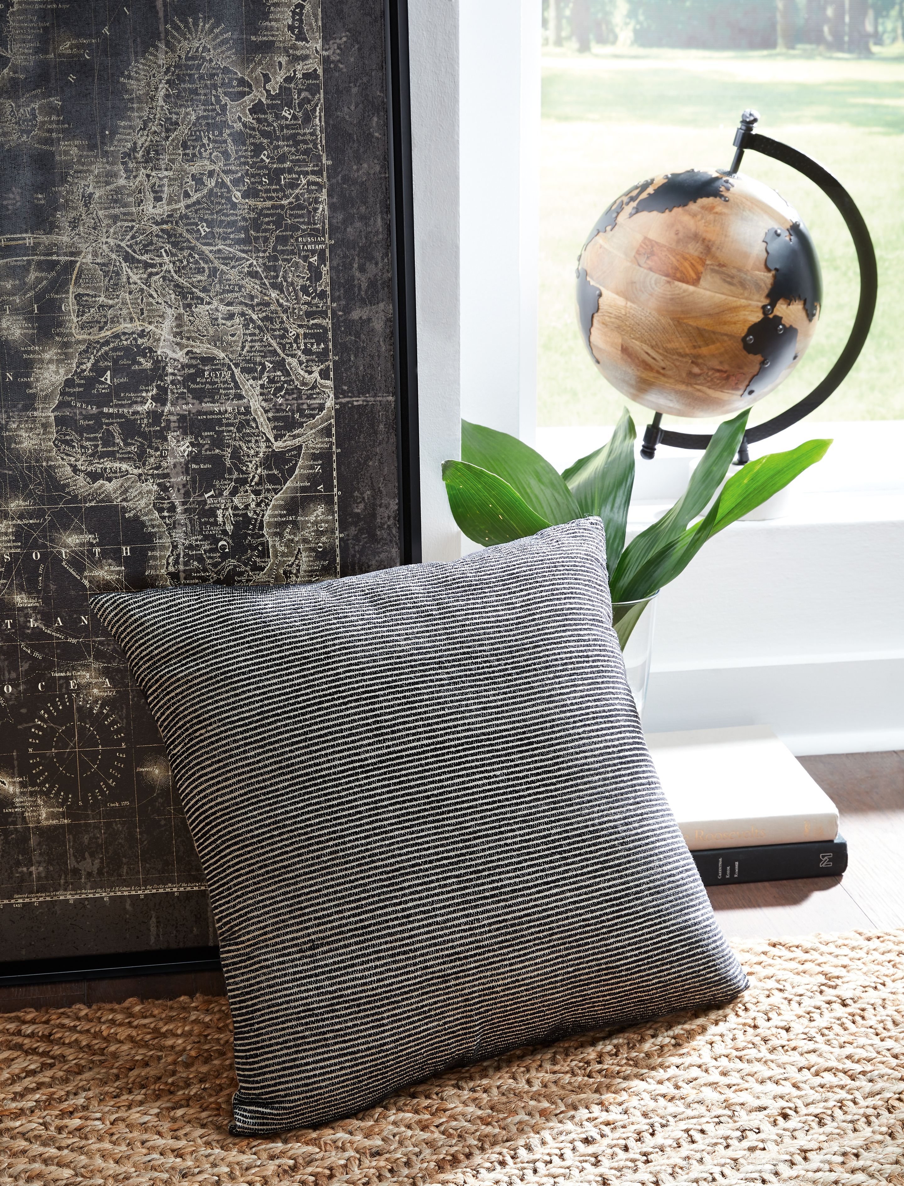 Edelmont - Pillow - Black / Linen