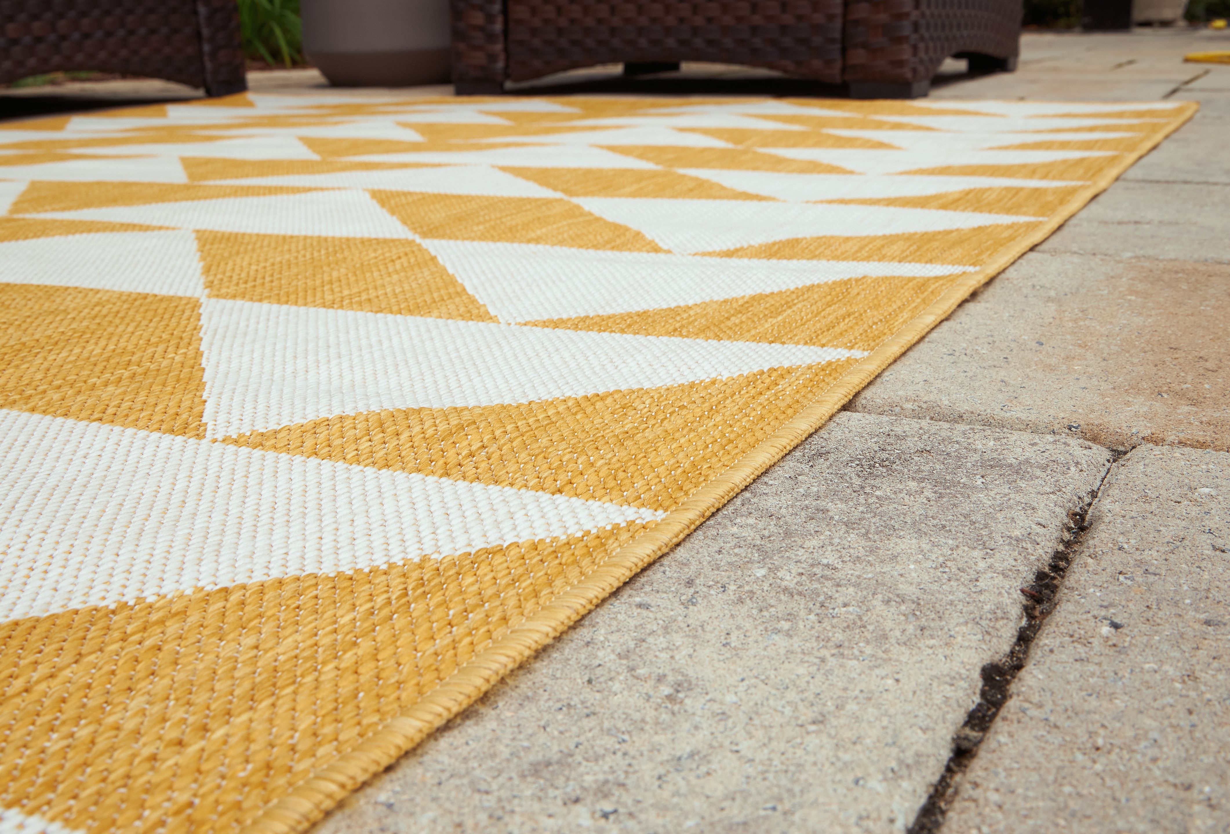 Thomley - 5' x 7' Rug - Ivory / Yellow