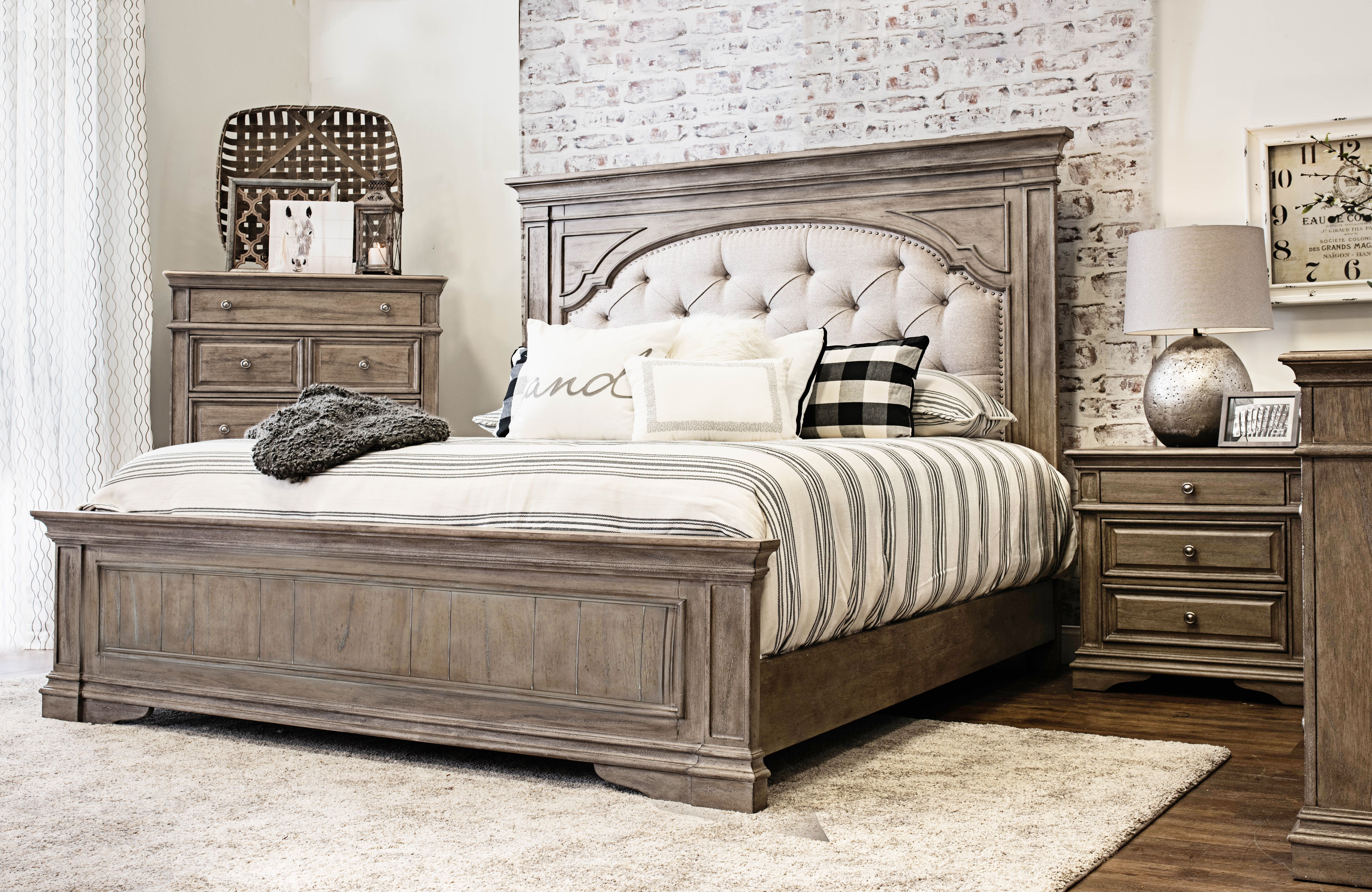 Highland Park - Queen Bed - Waxed Driftwood