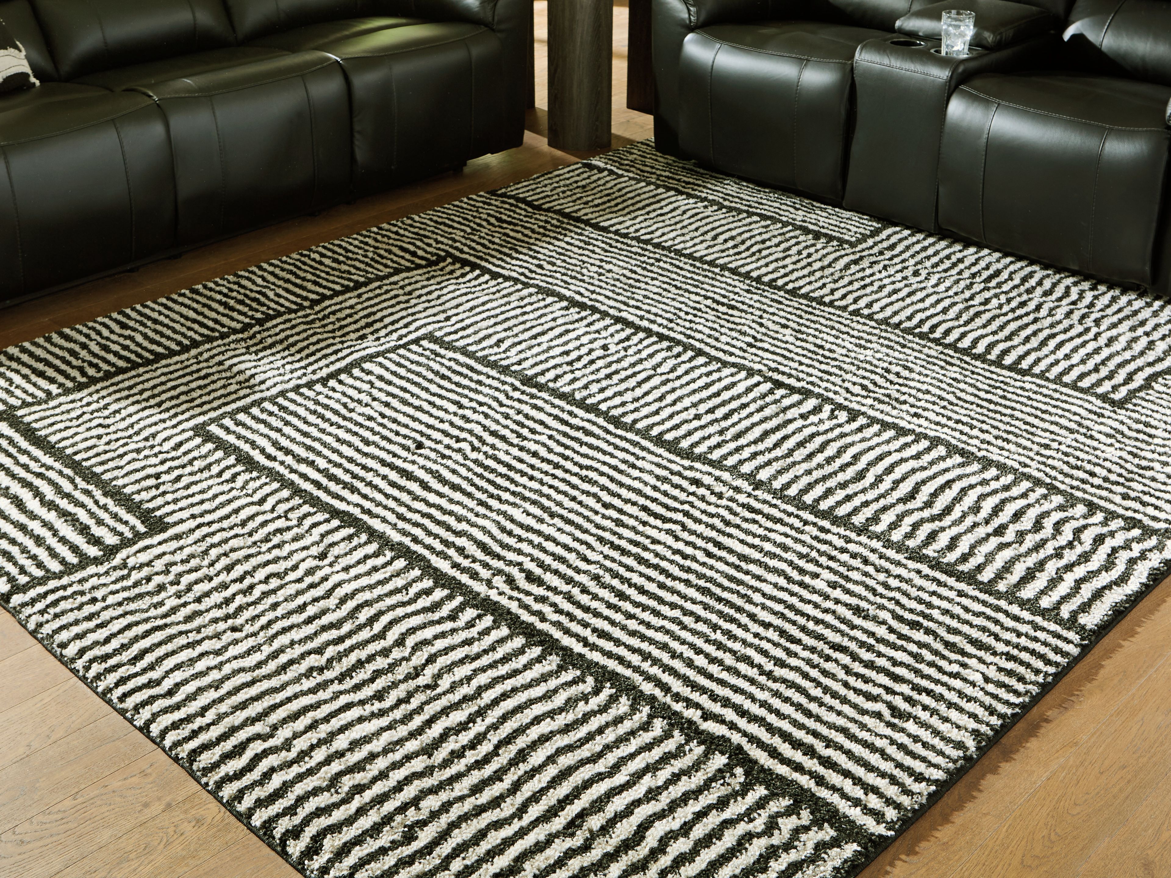 Kurtmen - 8' x 10' Rug - Black / Ivory