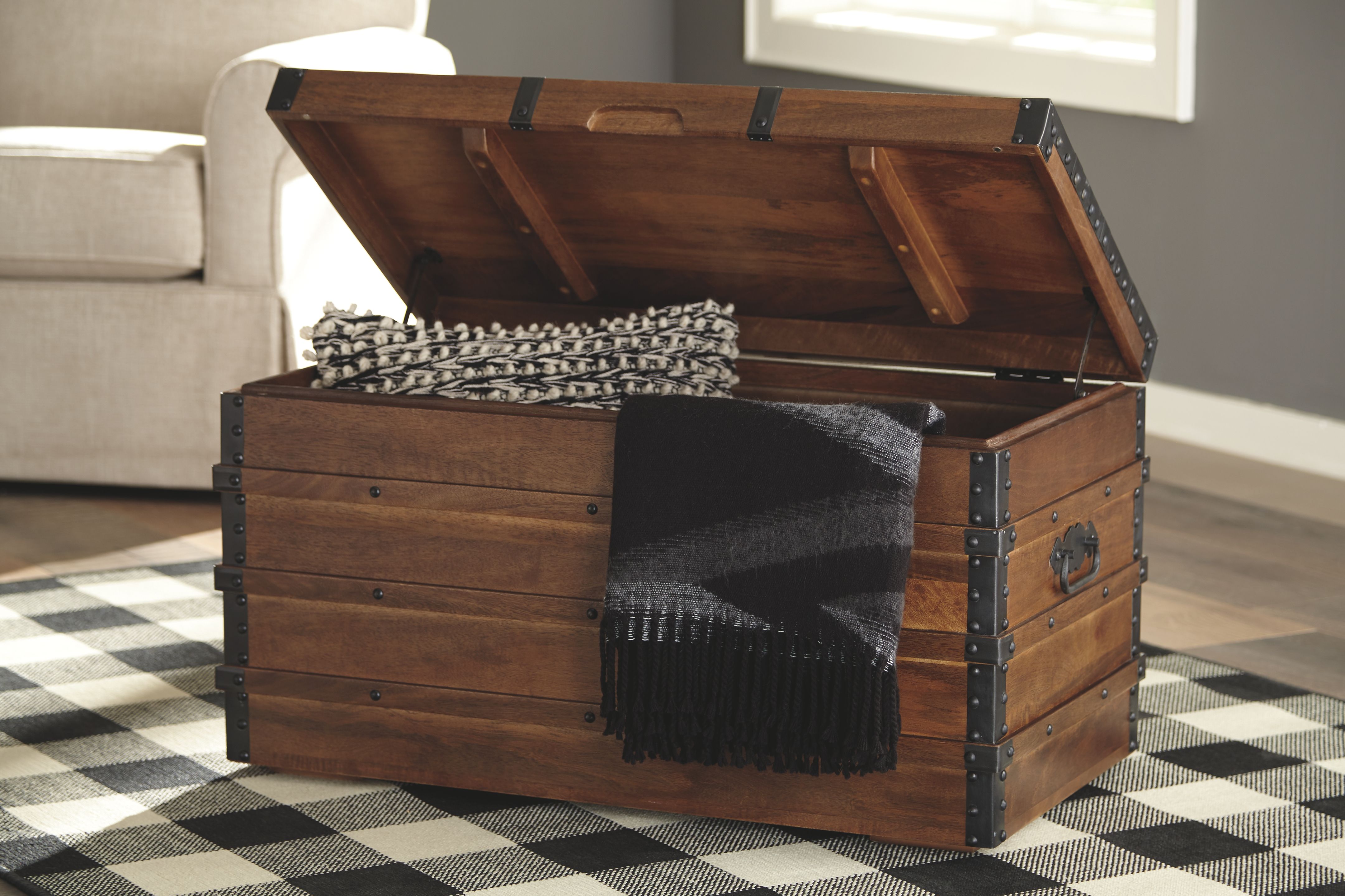 Ashley Furniture Kettleby - Storage Trunk - Brown - Image 9