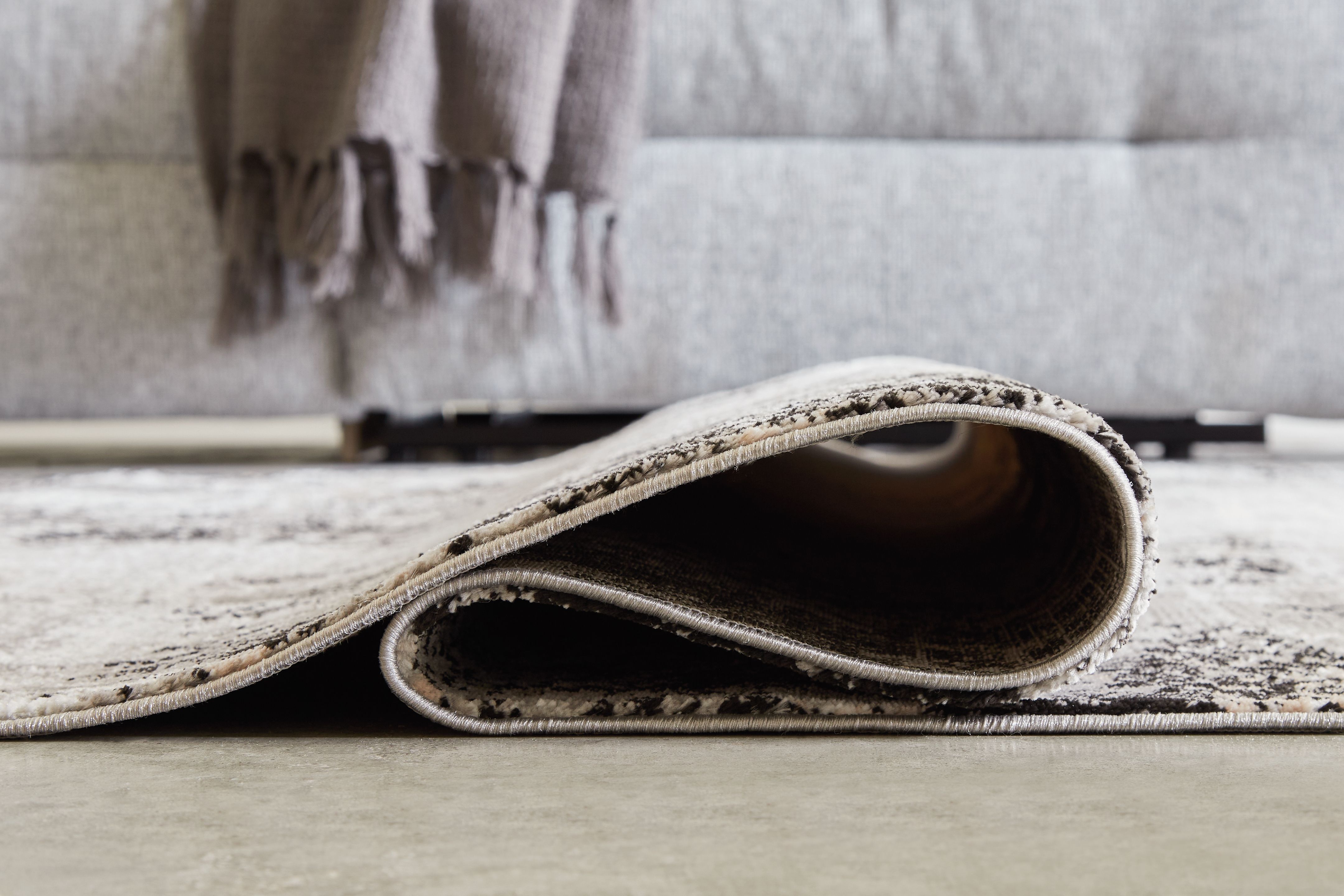 Langwell - 8' x 10' Rug - Black / Gray / White