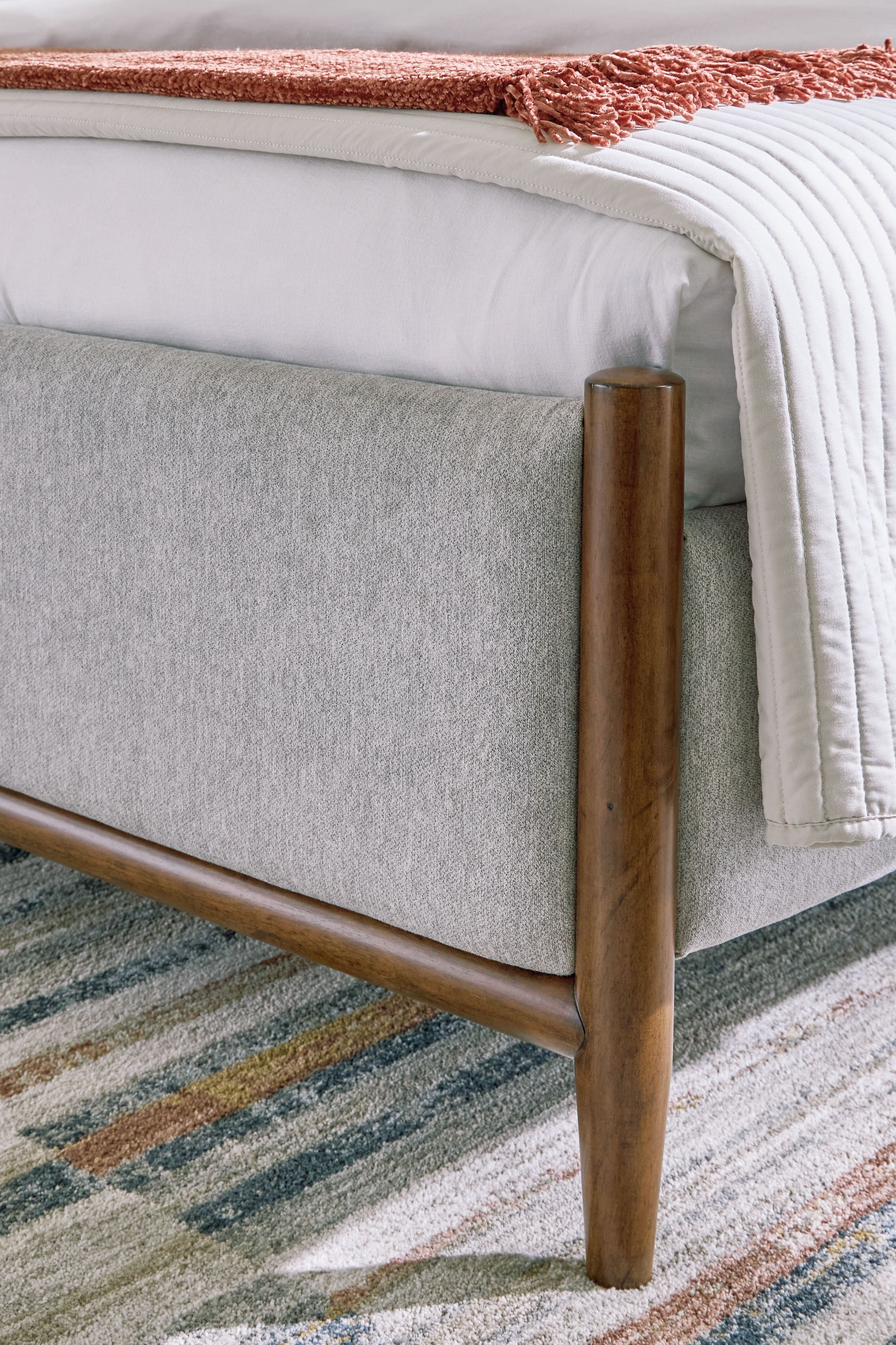 Ashley Furniture Lyncott - Queen Upholstered Panel Bed - Brown - Image 3