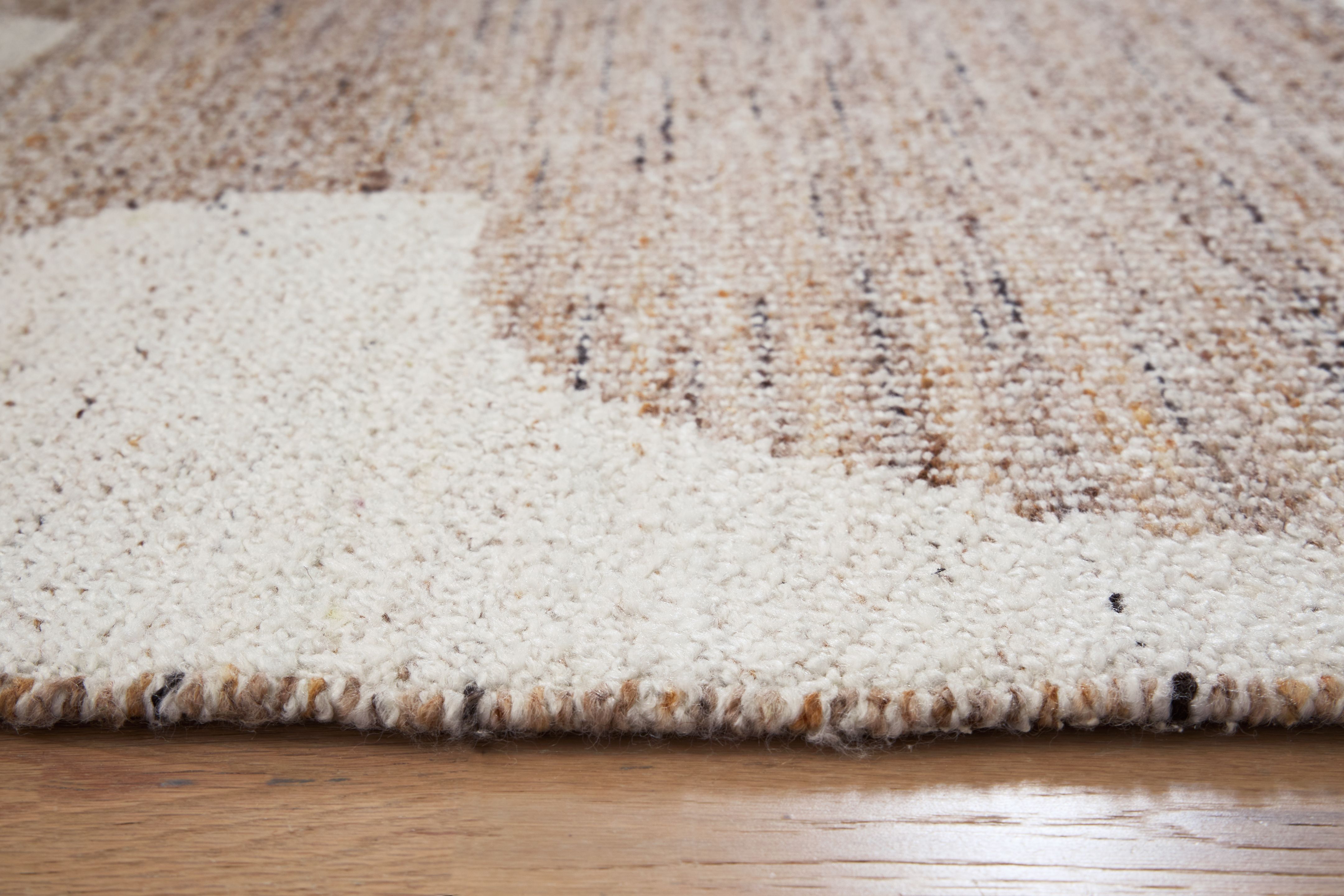 Brynnfield - 5' x 7' Rug - Beige / Brown