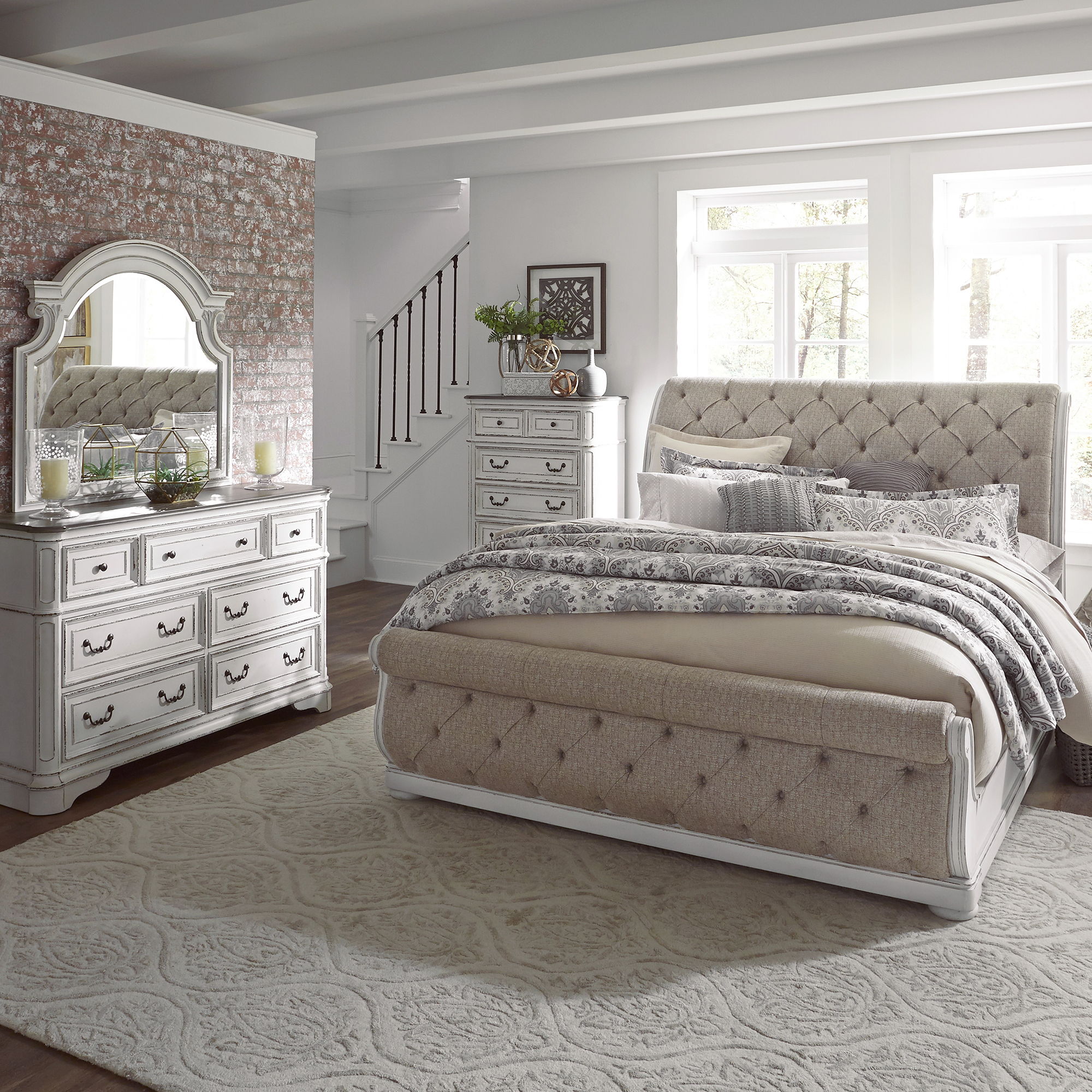 Liberty Furniture Magnolia Manor - 4 Piece Bedroom Set (King Upholstered Sleigh Bed, Dresser & Mirror, Chest) - White