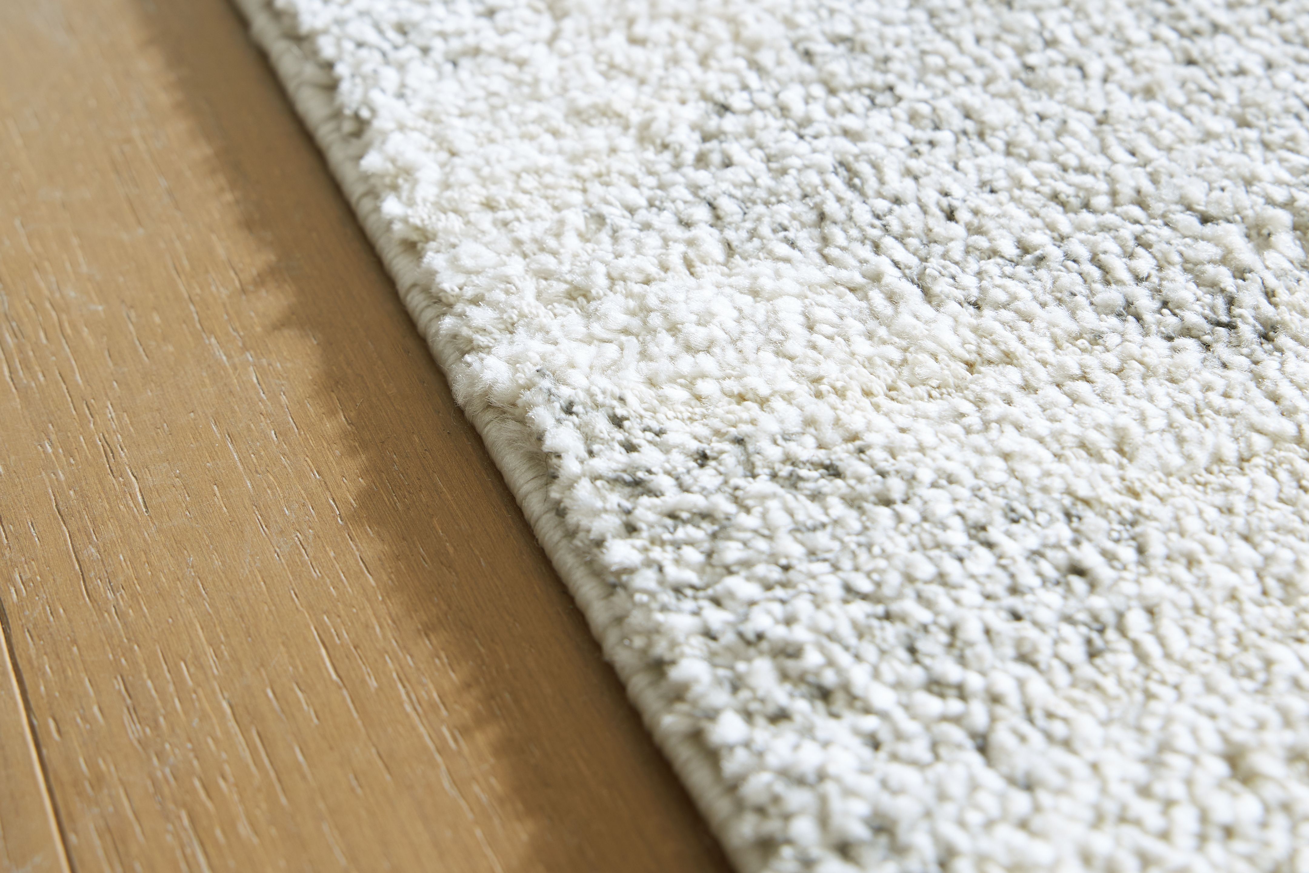 Unawick - 8' x 10' Rug - Gray / Ivory