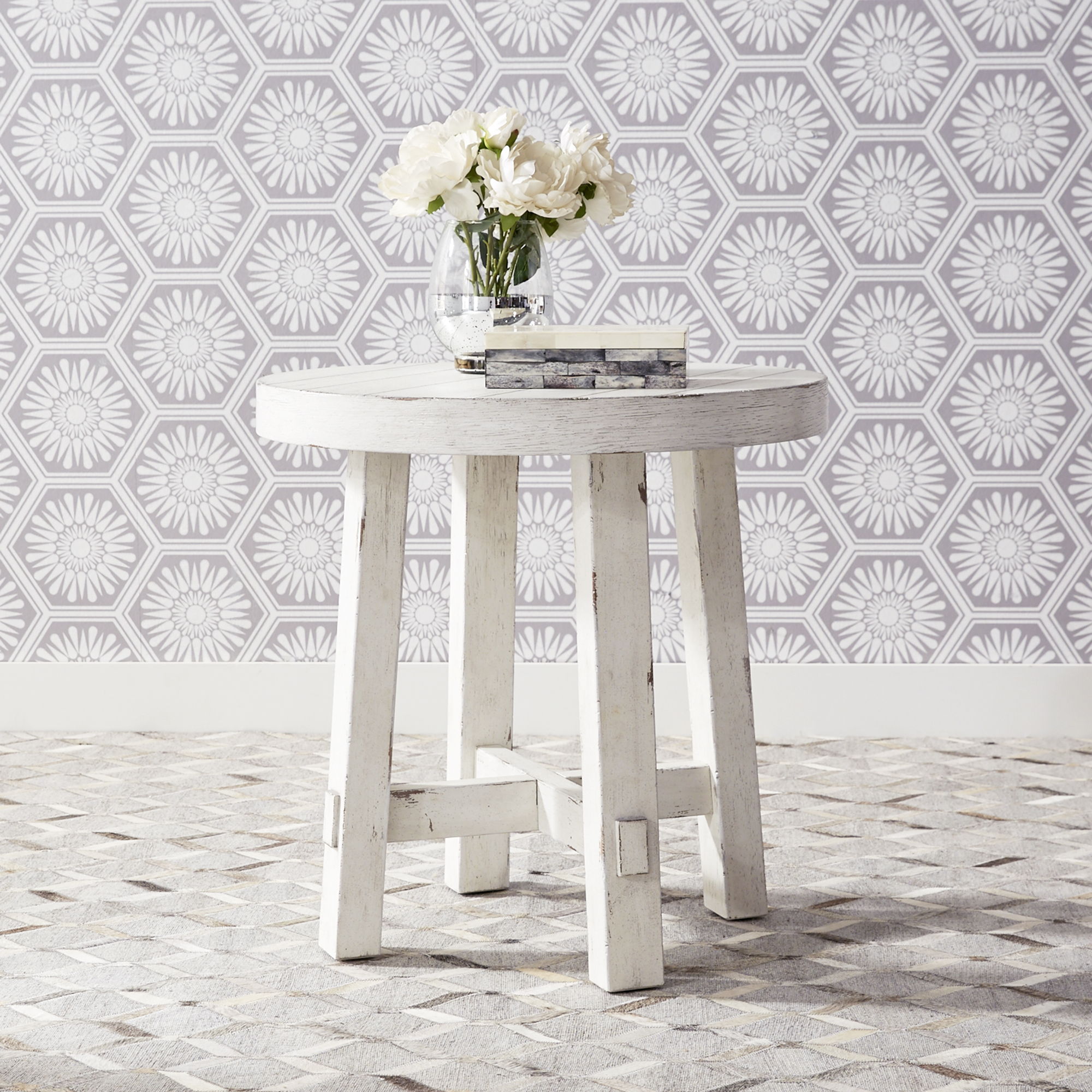 Liberty Furniture Modern Farmhouse - Splay Leg Round End Table - White