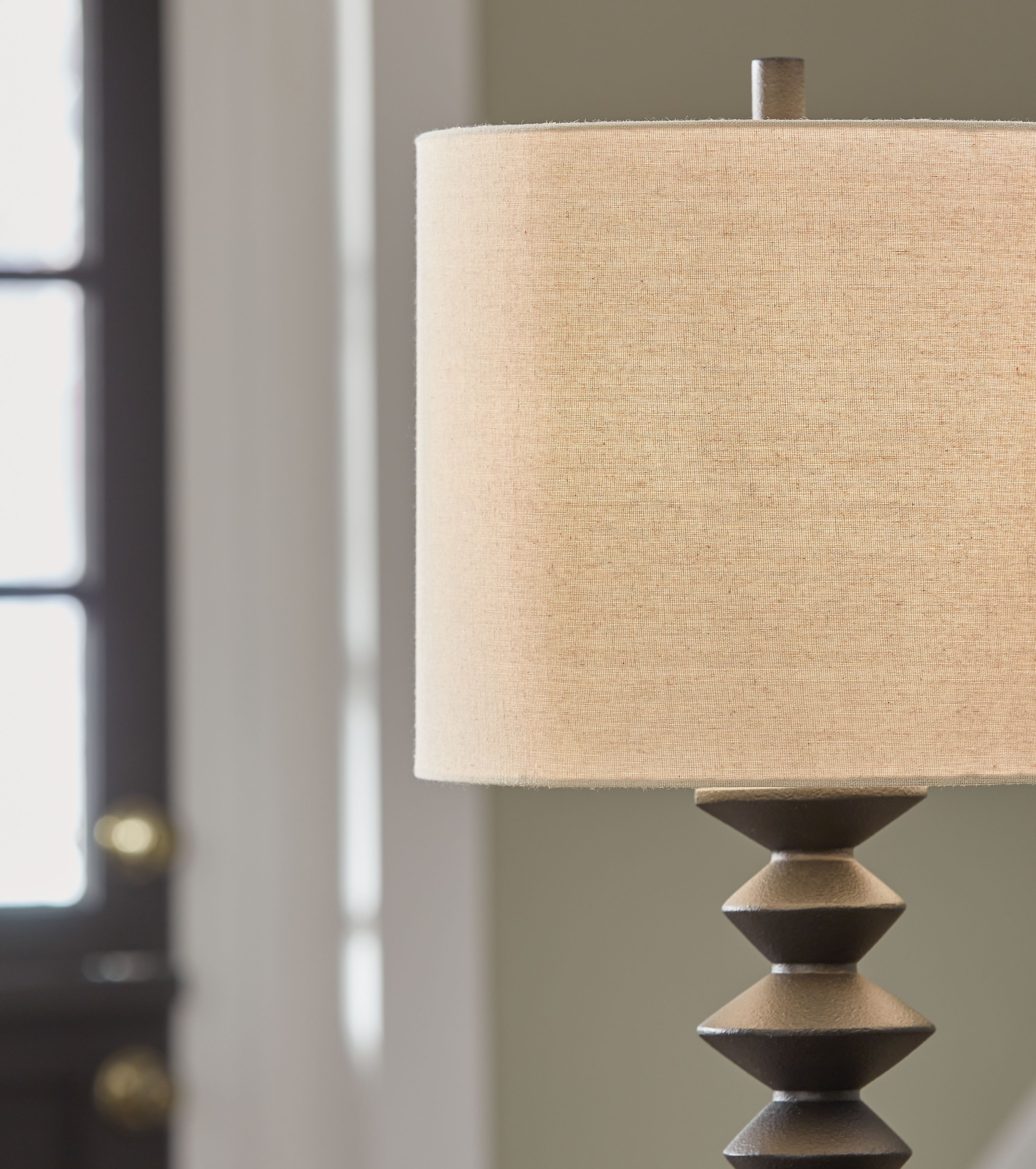 Ashley Furniture Luanndon - Poly Buffet Lamp - Black - Image 3
