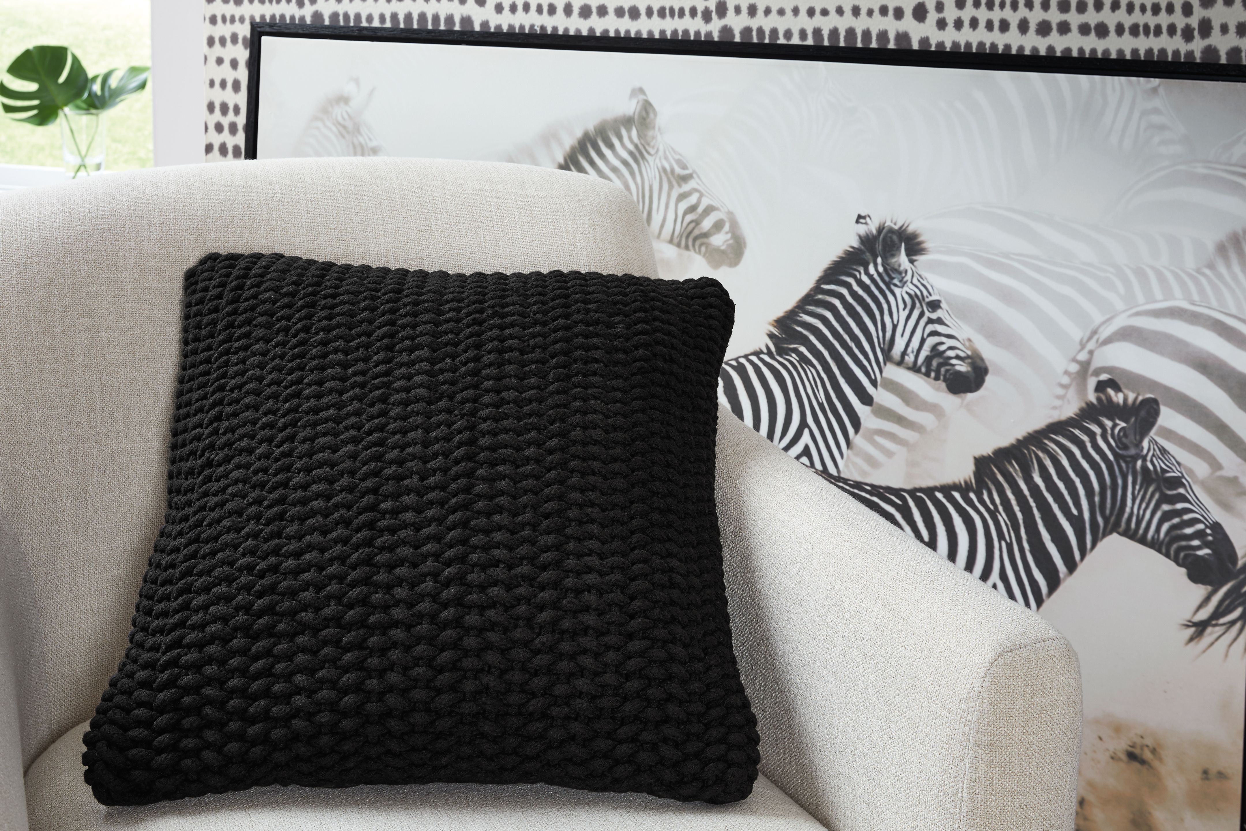 Renemore - Pillow - Black