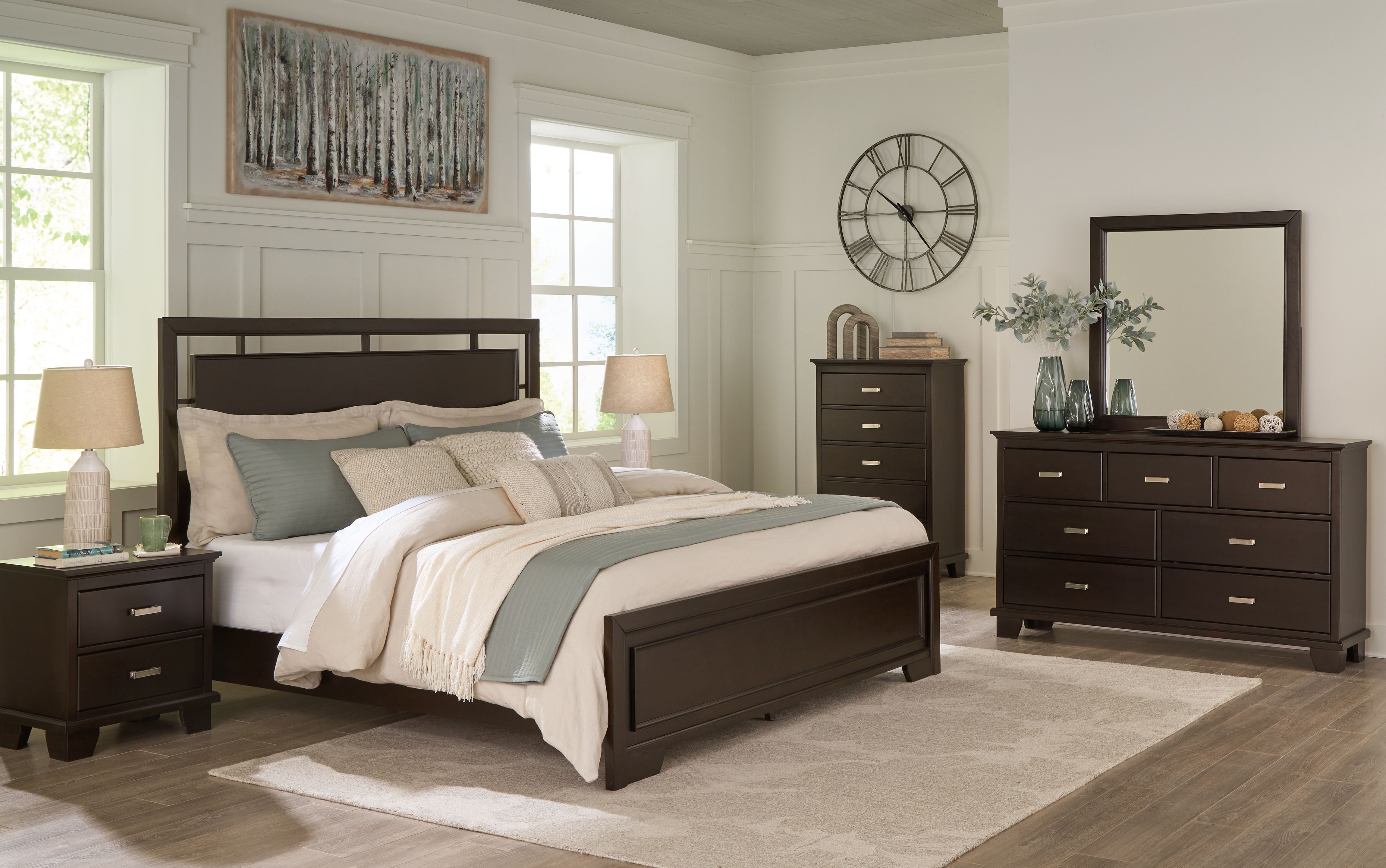 Queen · 4 Pc · Dresser, Mirror, Queen Panel Bed