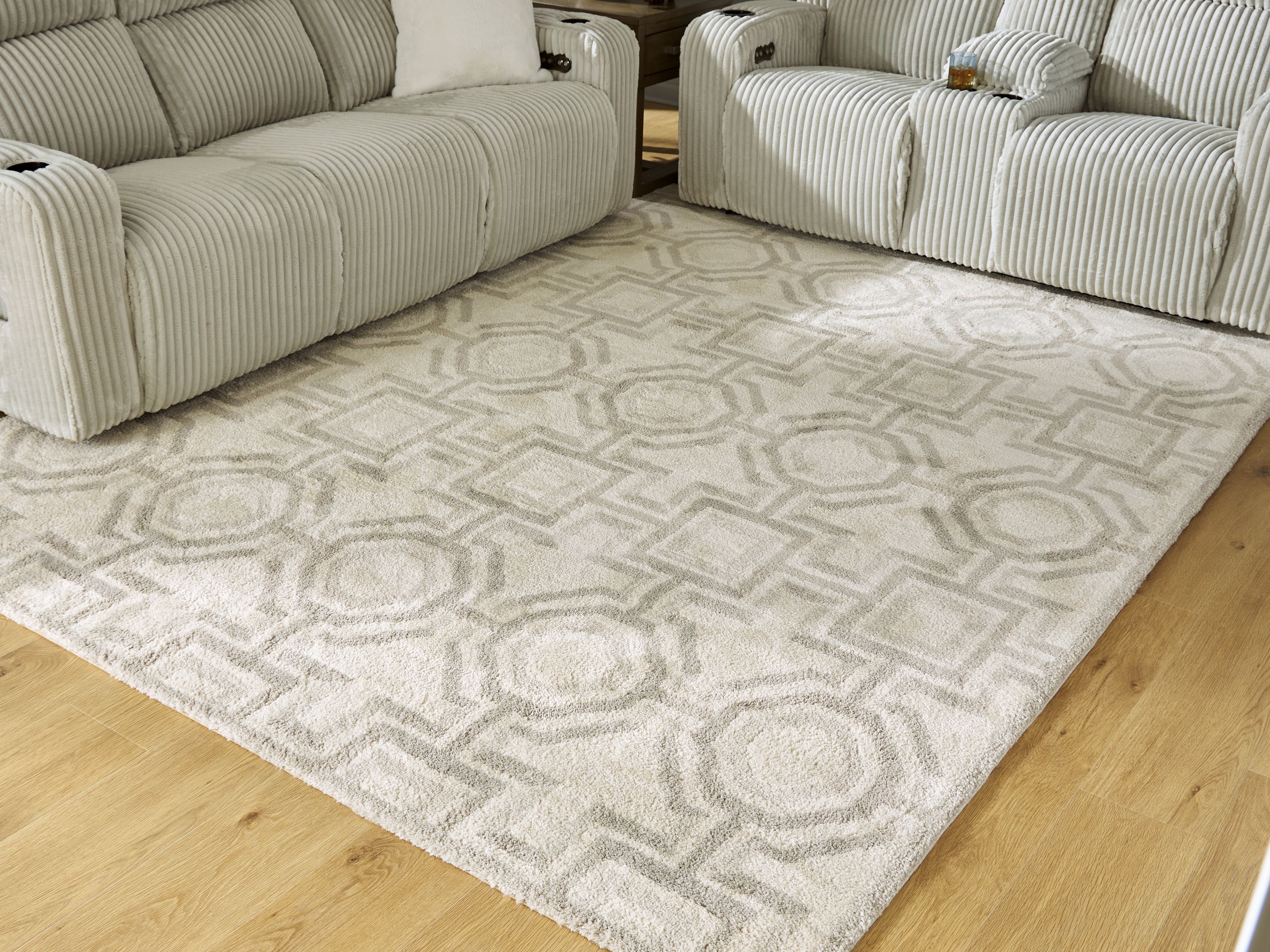 Maconville - 8' x 10' Rug - Ivory / Gray