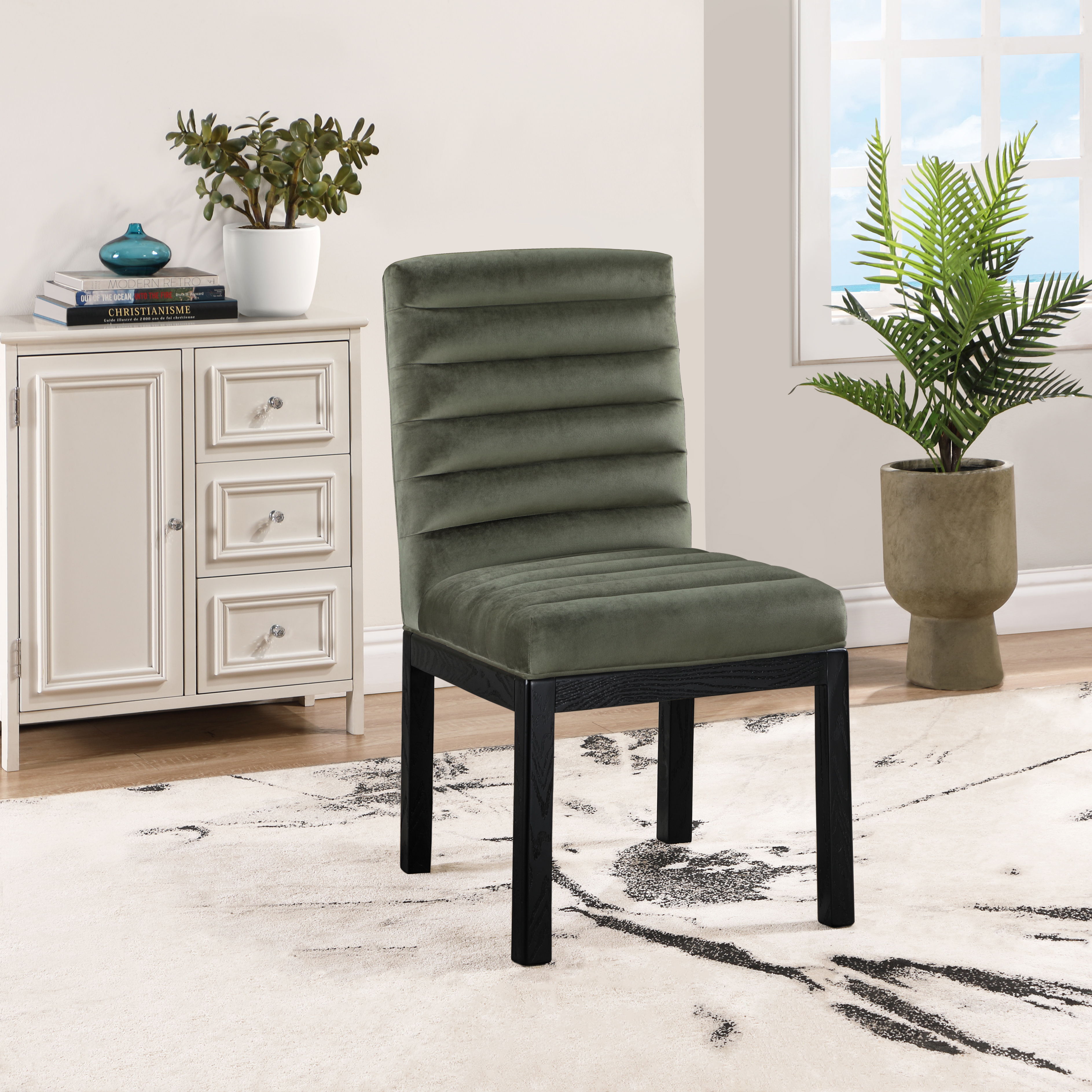 Evelyn - Dining Chair With Black Legs - Green