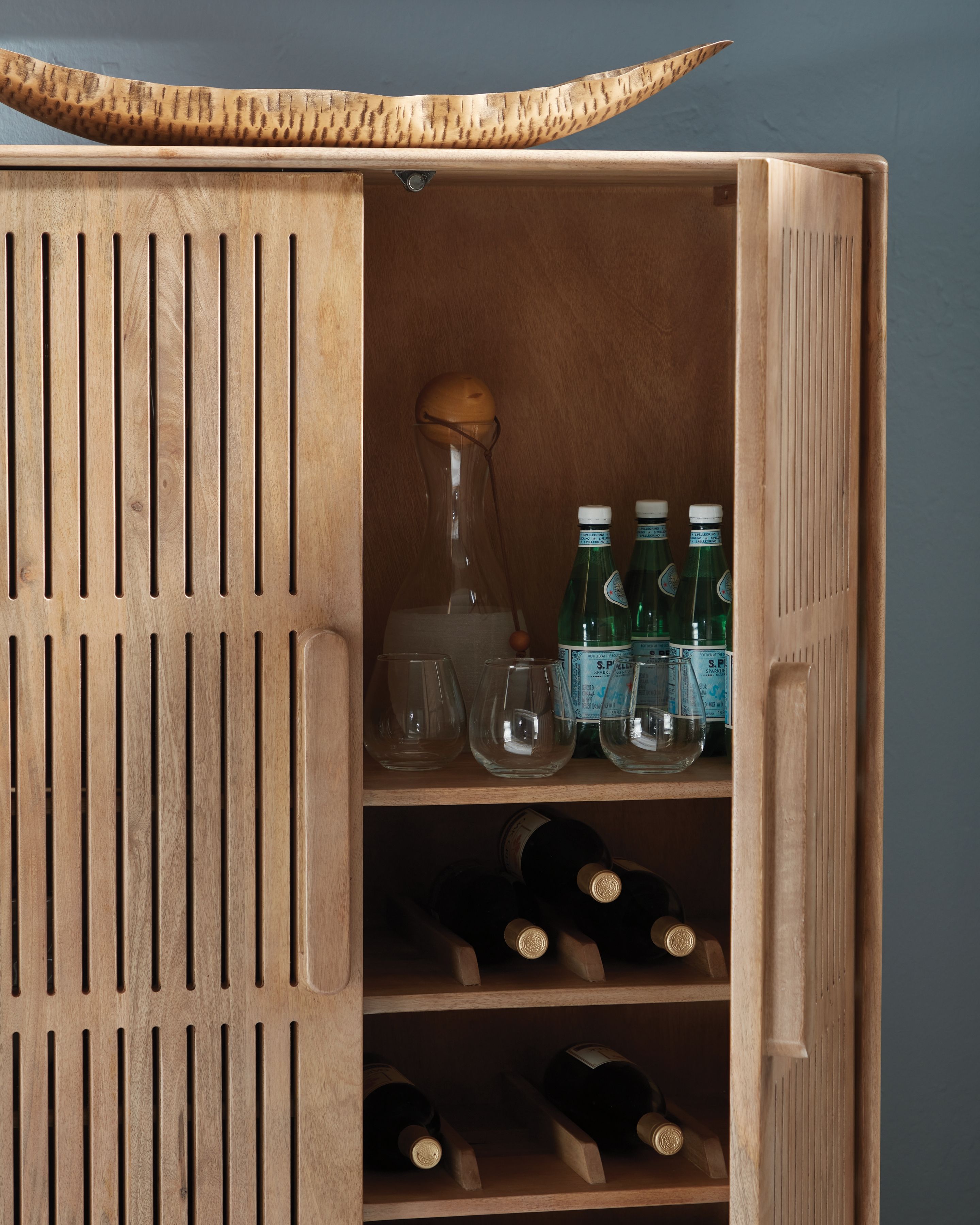 Ashley Furniture Pellamour - Bar Cabinet - Natural Brown - Image 6
