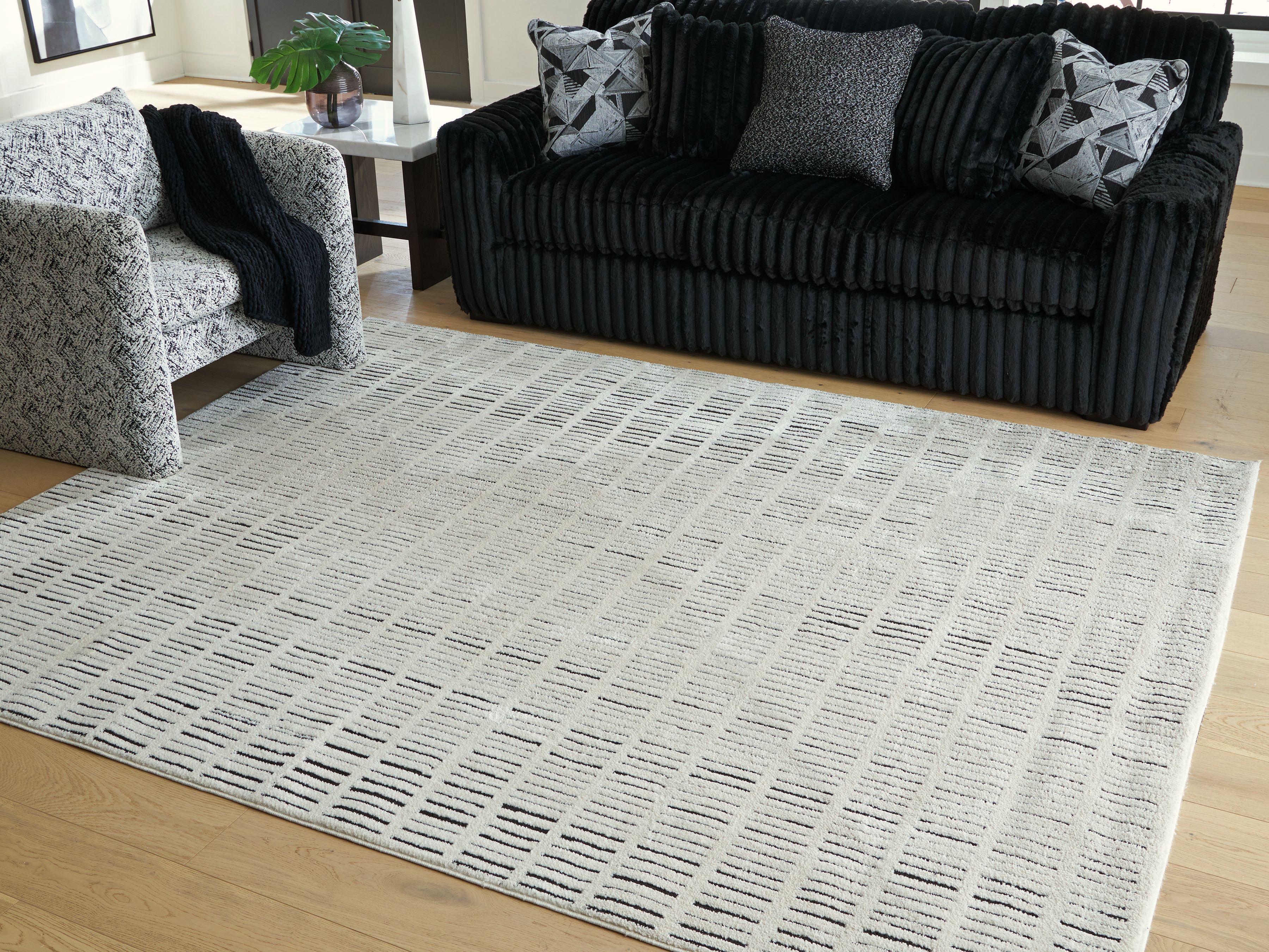 Turinwith - 8' x 10' Rug - Ivory / Black