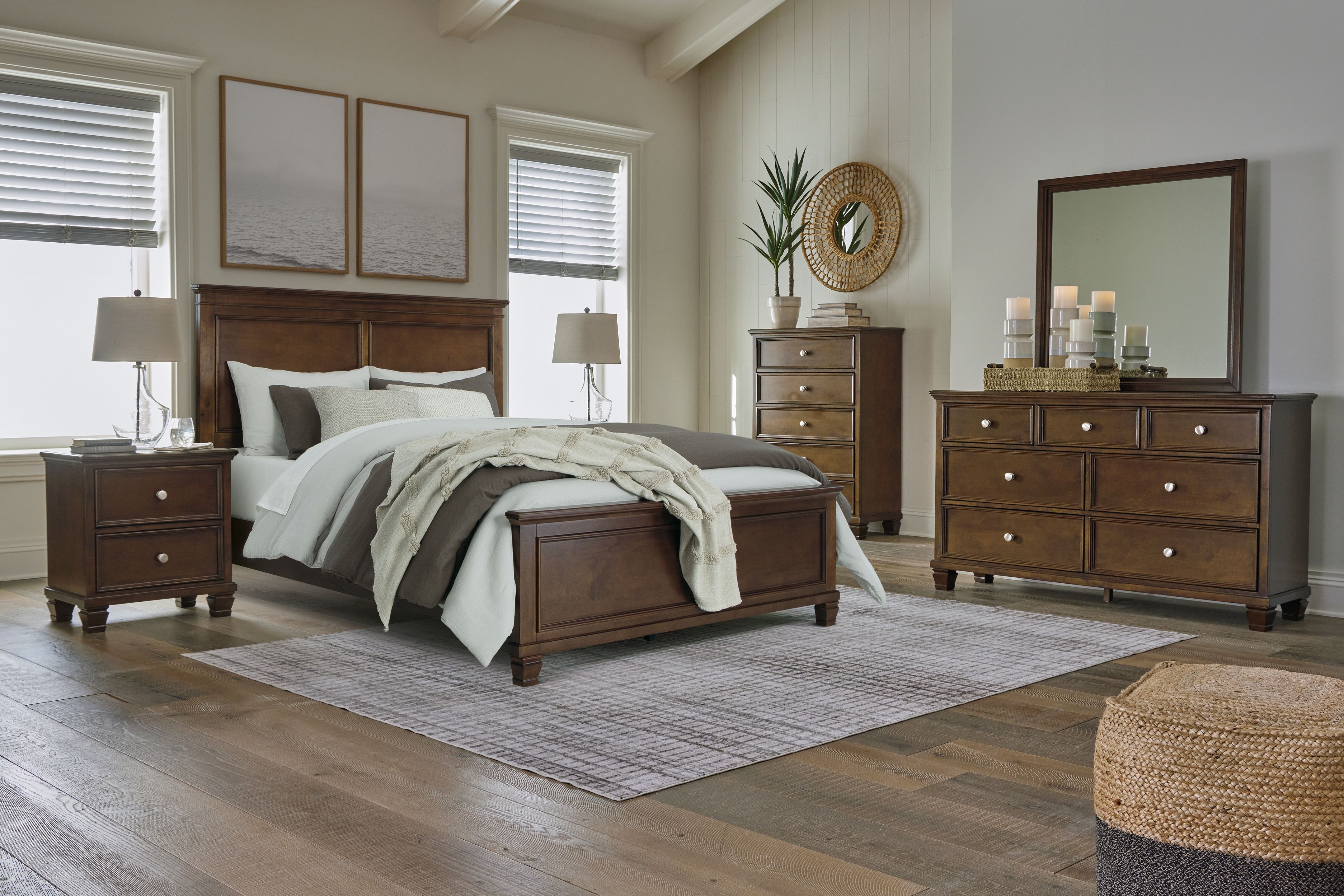 Queen · 5 Pc · Dresser, Mirror, Queen Panel Bed