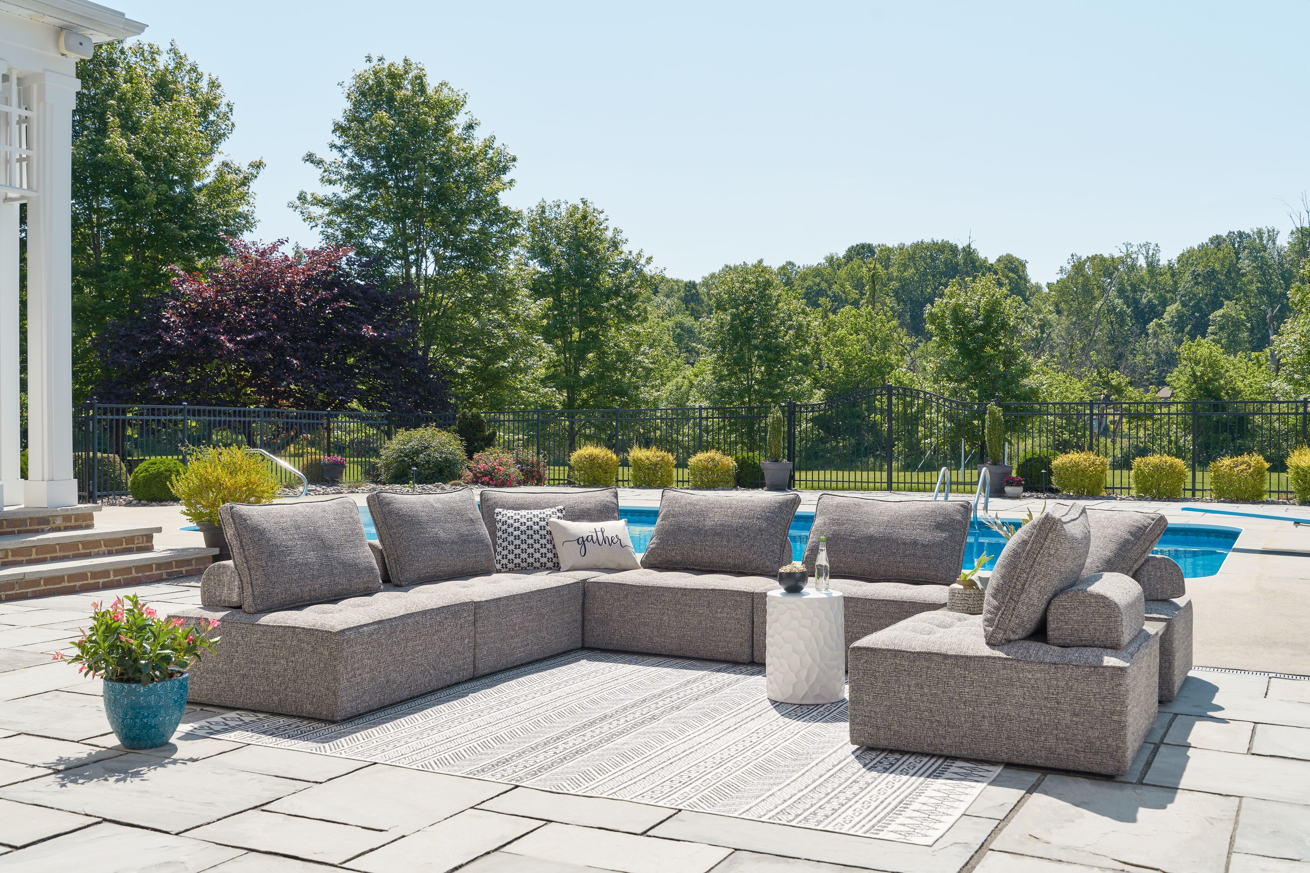 Bree Zee - 8-Piece Outdoor Sectional With End Table - Brown