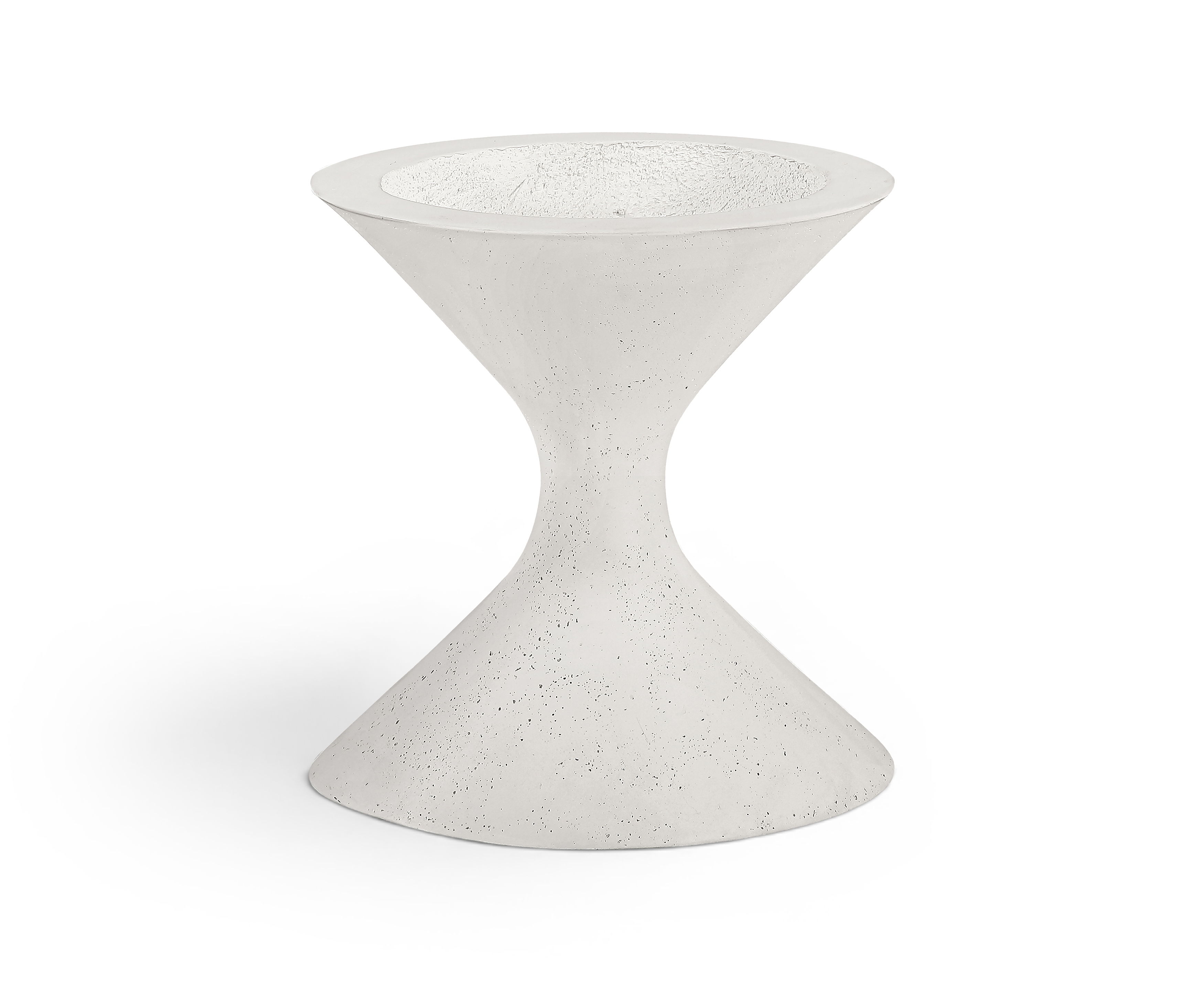 Vessa - 18" Indoor / Outdoor Concrete Planter - Cream
