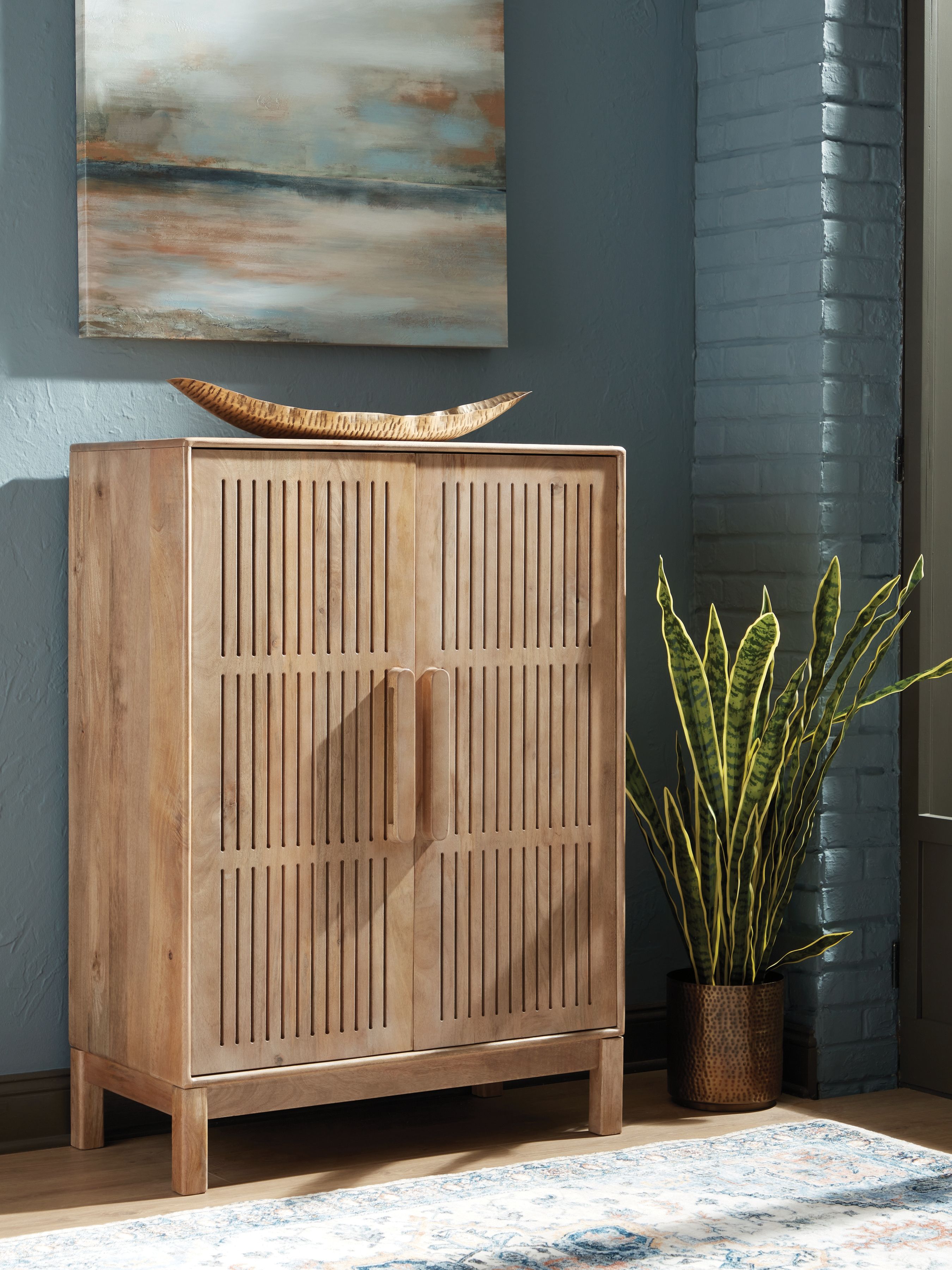 Ashley Furniture Pellamour - Bar Cabinet - Natural Brown - Image 2