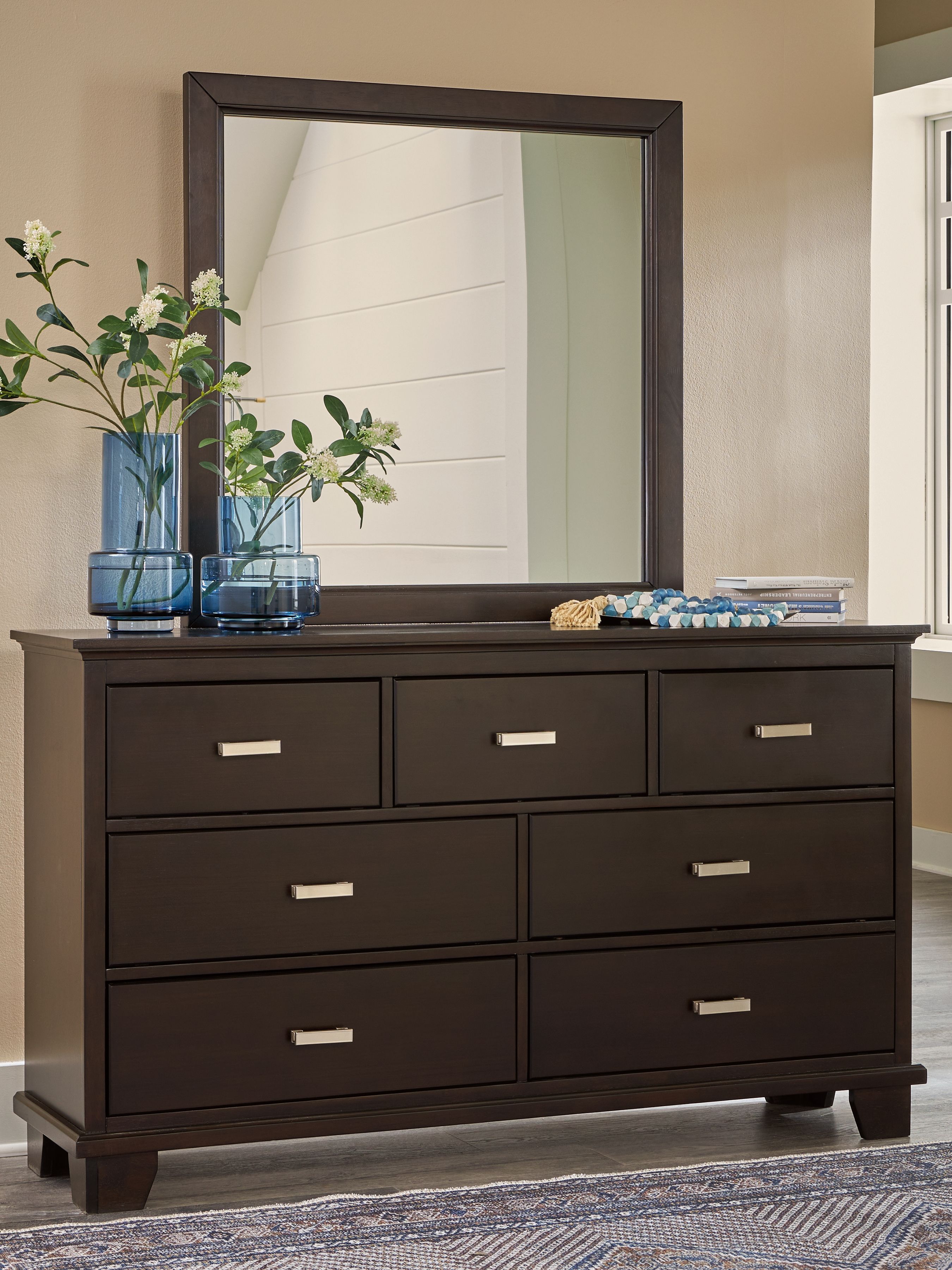 Covetown - 4 Pc. - Dresser, Mirror, Full Panel Bed - Dark Brown