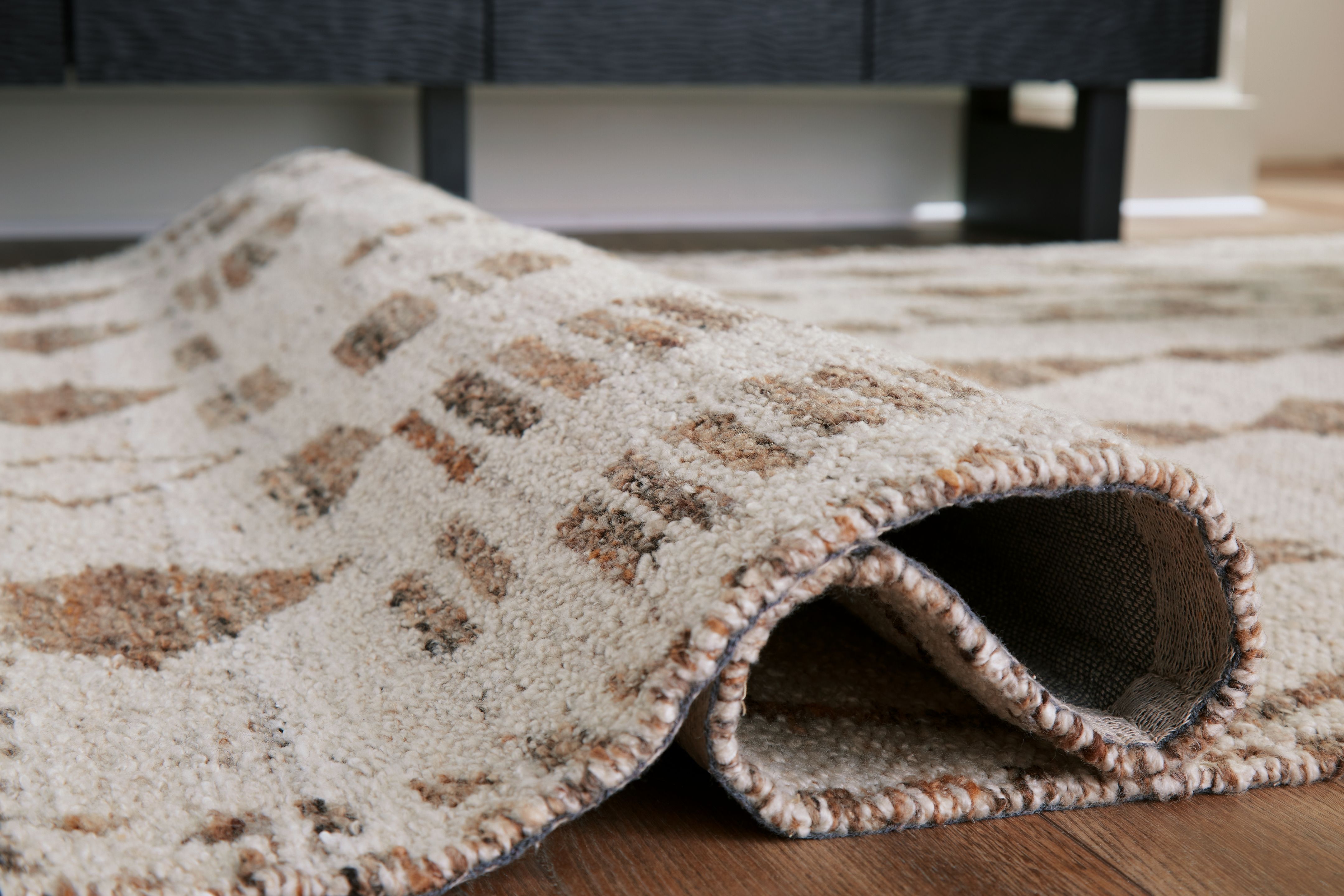 Brettler - 5' x 7' Rug - Beige / Brown
