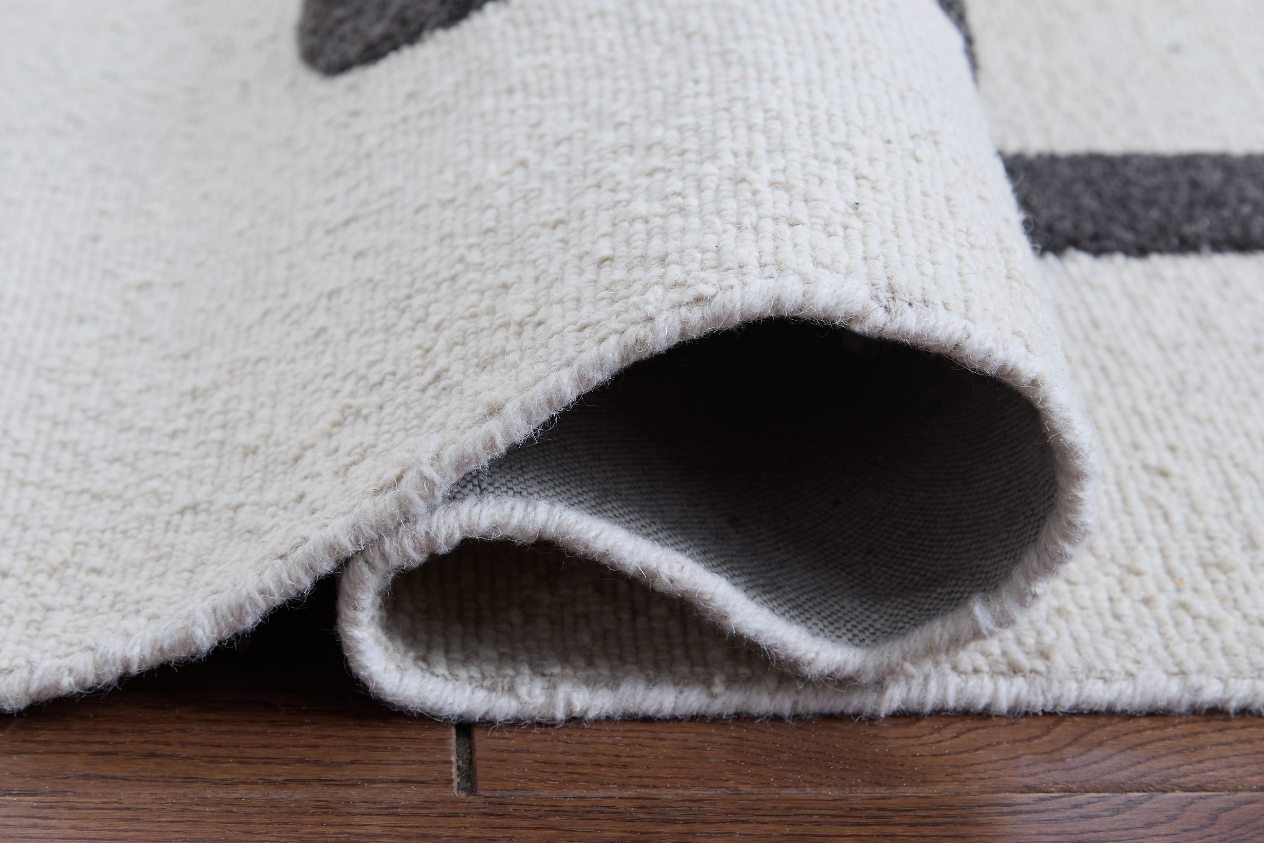 Davismour - 5' x 7' Rug - Ivory / Taupe / Charcoal