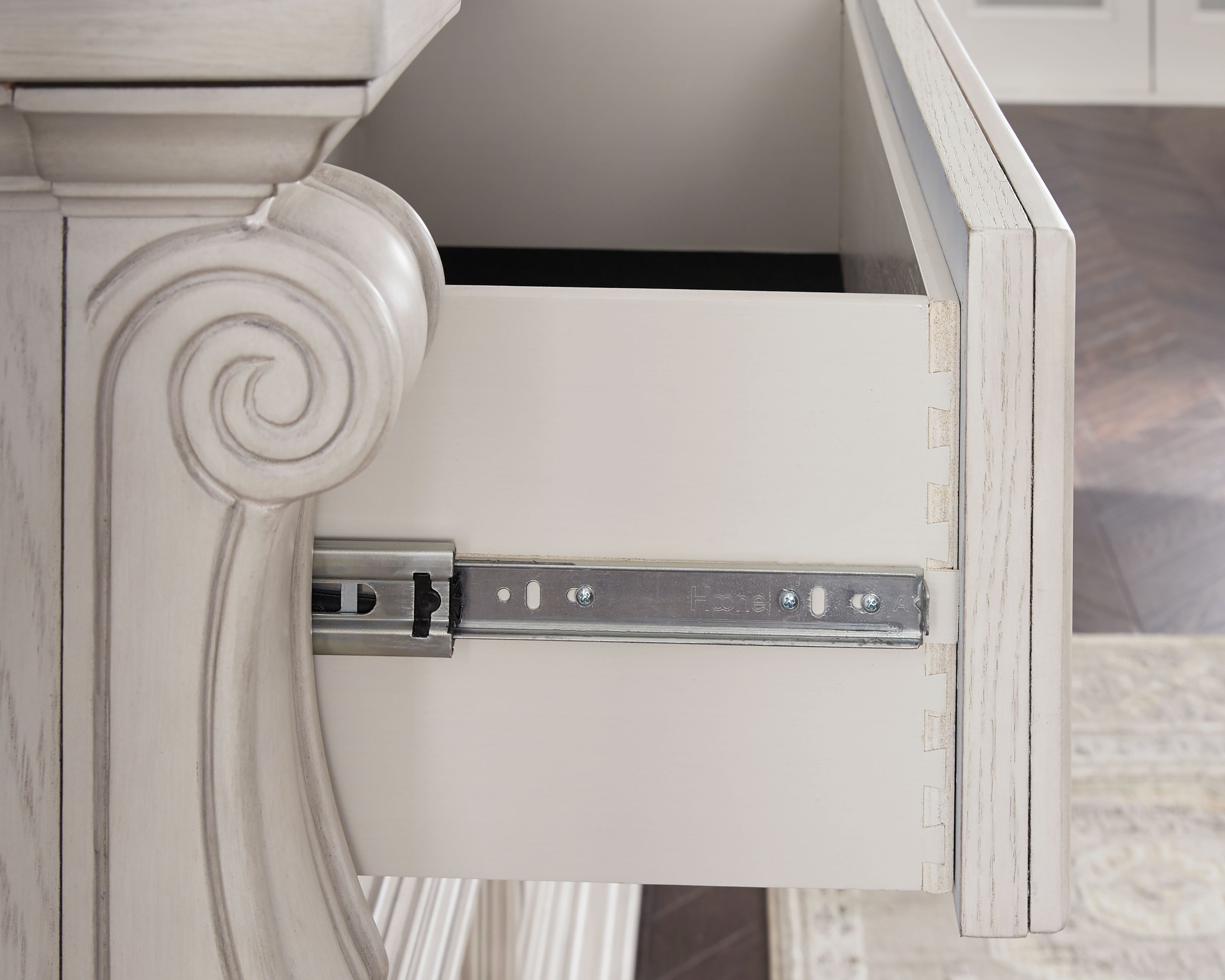 Bruchandi - Dresser And Mirror - Antique White